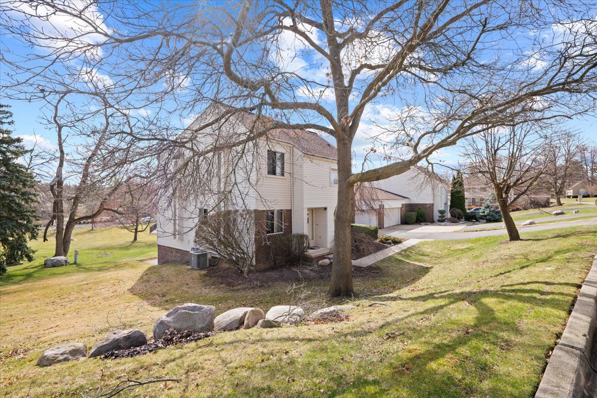 5321 FAIRWAY Lane