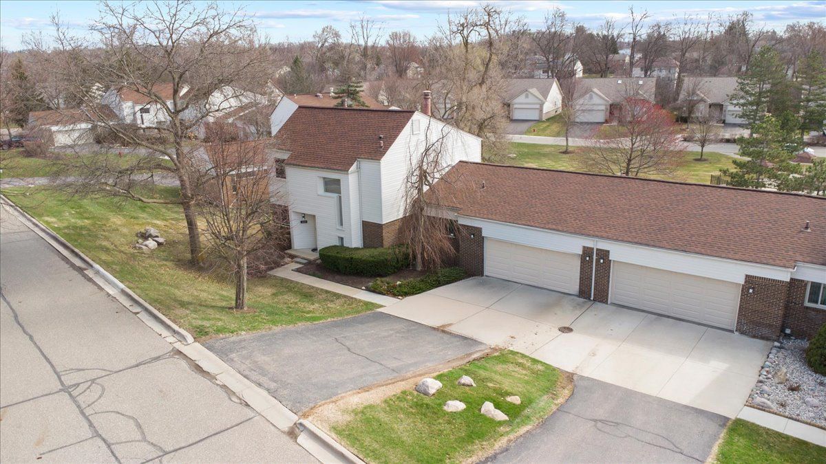 5321 FAIRWAY Lane