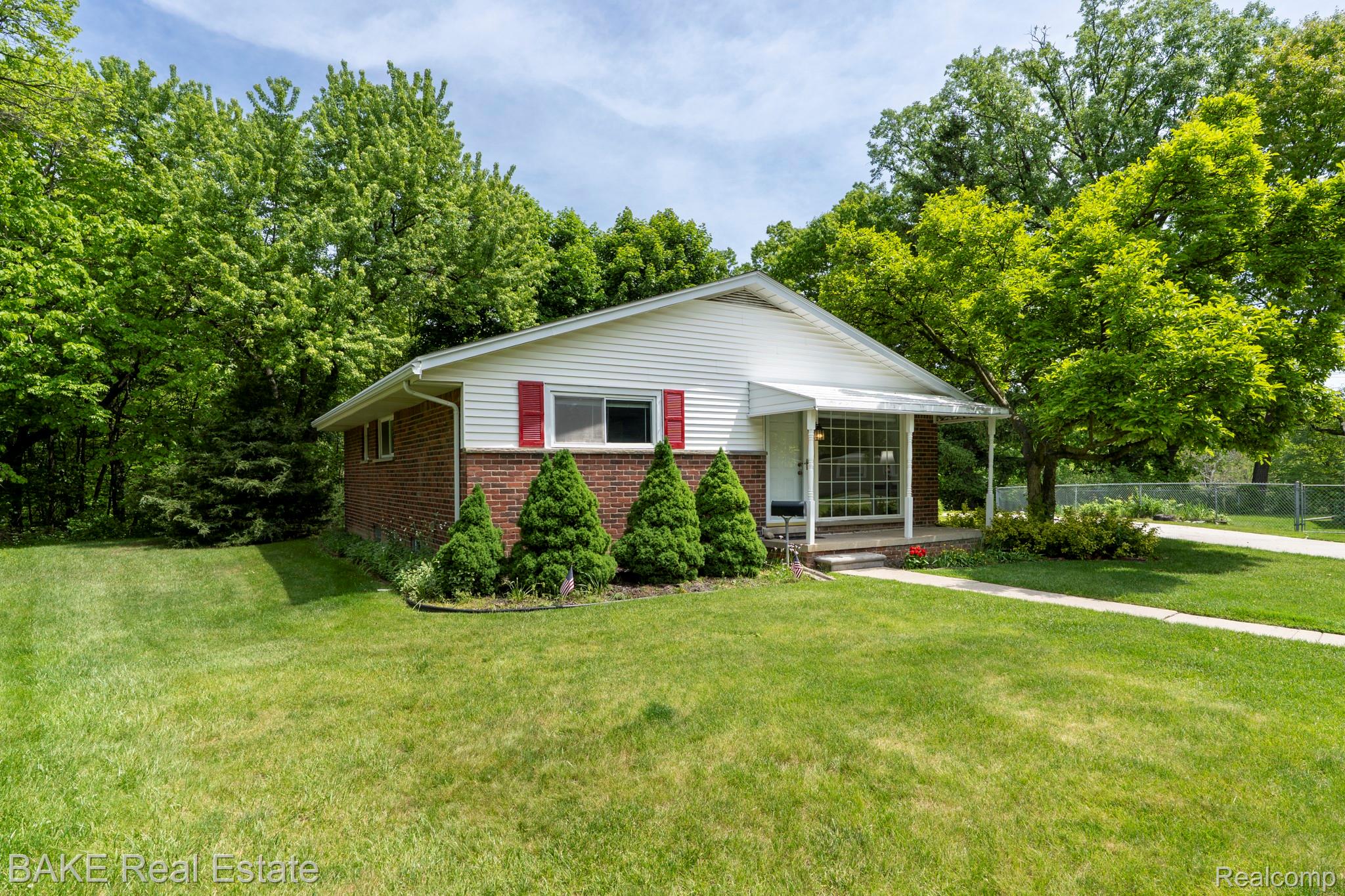 800 Parkview Drive