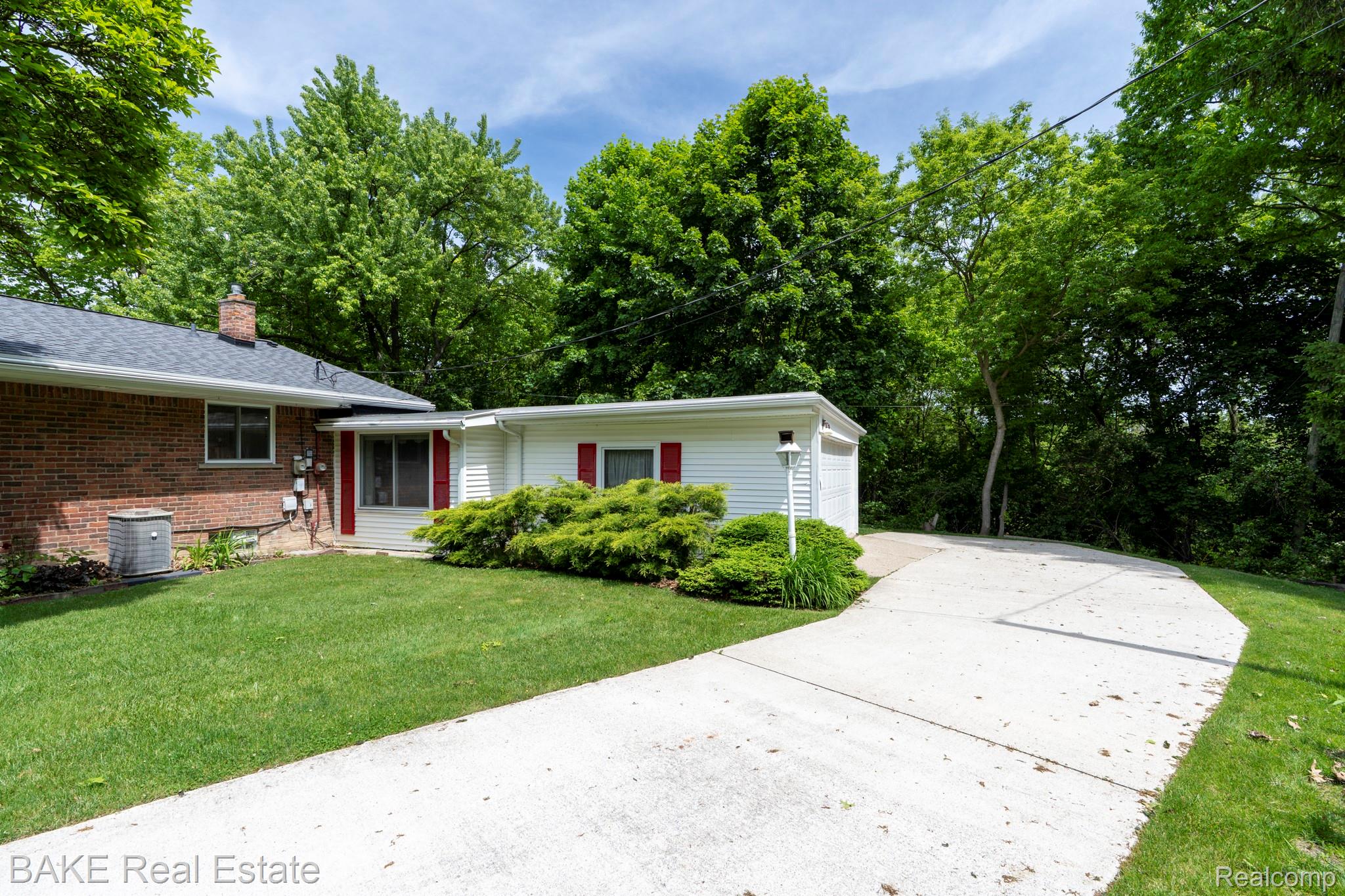 800 Parkview Drive
