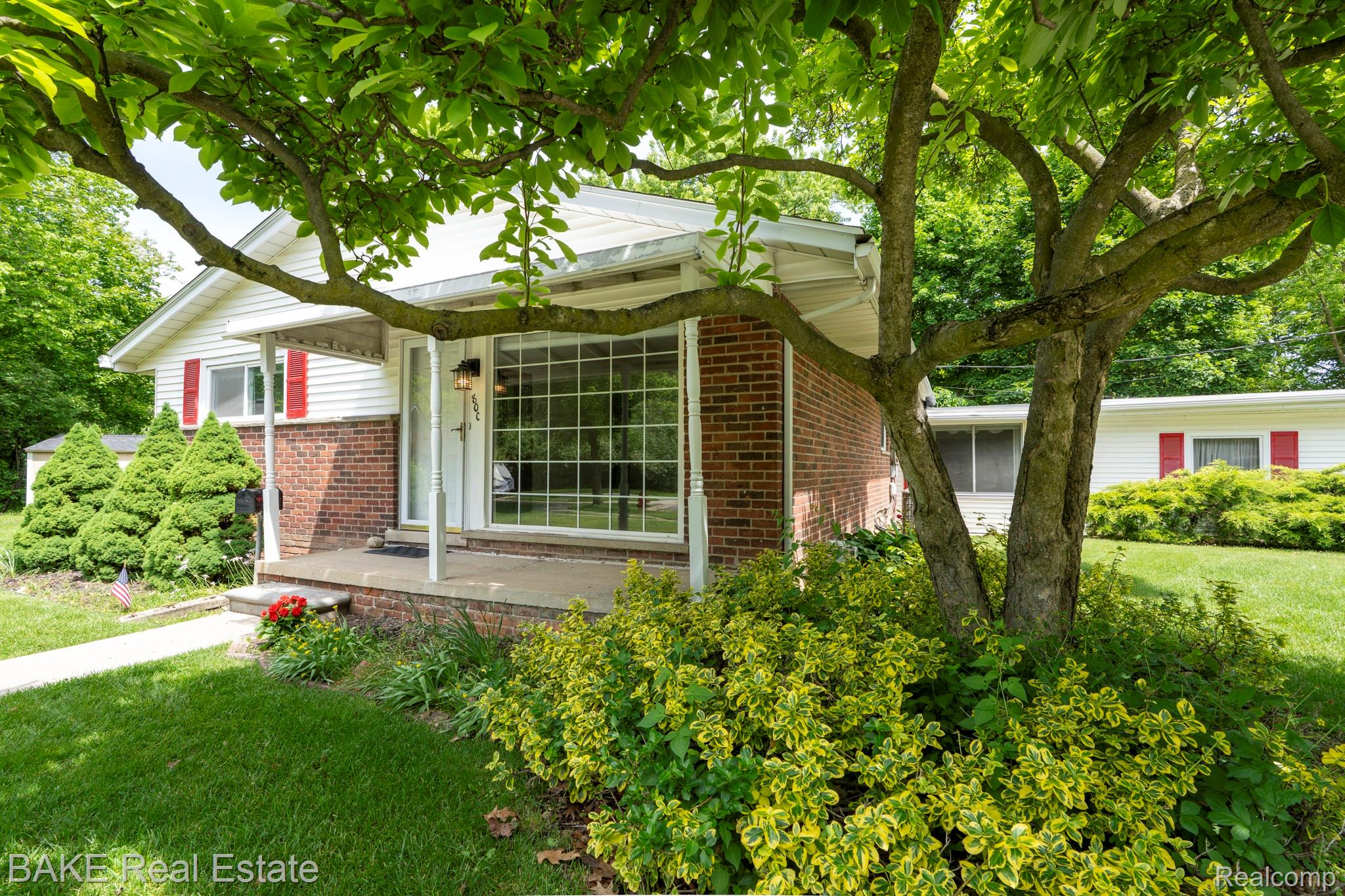 800 Parkview Drive