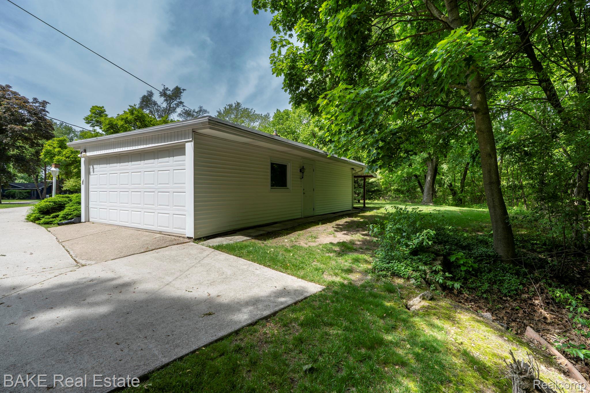 800 Parkview Drive
