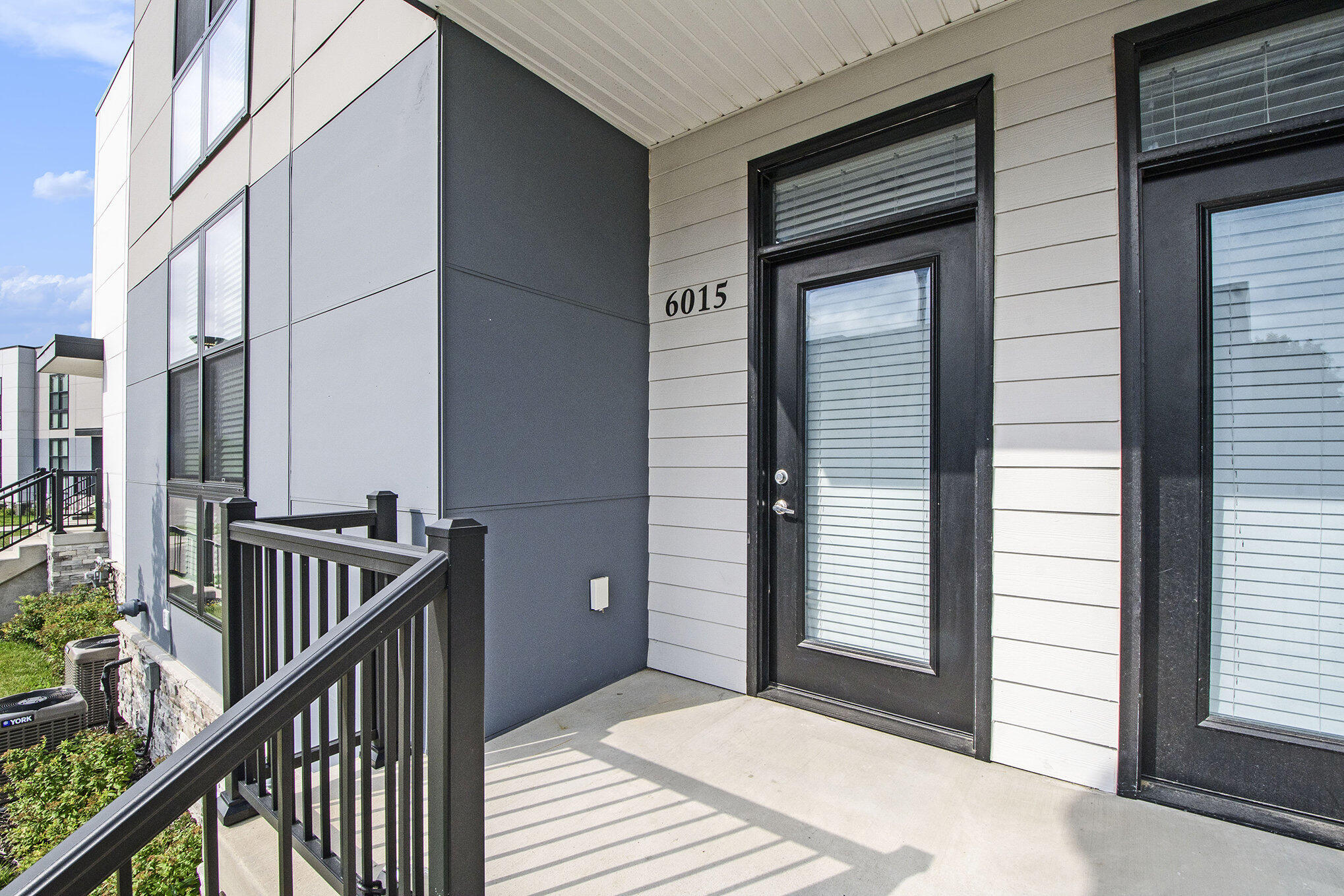 6015 Port View Drive SE