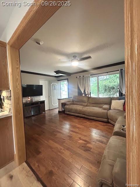 Madison Heights City, Michigan 48071, United States, 3 Bedrooms Bedrooms, ,2 BathroomsBathrooms,Residential,Pending,215485