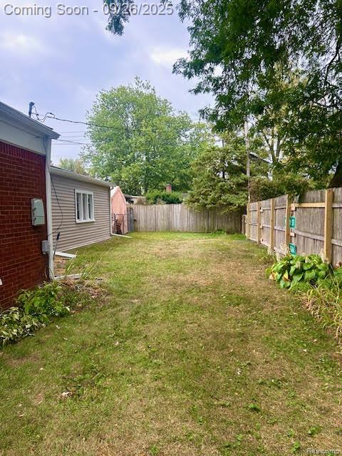 Madison Heights City, Michigan 48071, United States, 3 Bedrooms Bedrooms, ,2 BathroomsBathrooms,Residential,Pending,215485