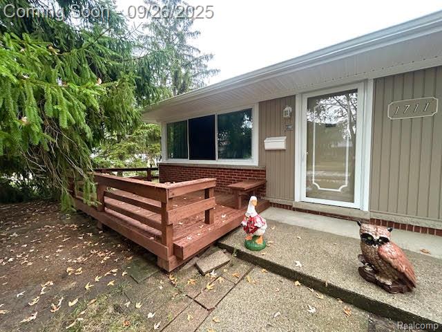 Madison Heights City, Michigan 48071, United States, 3 Bedrooms Bedrooms, ,2 BathroomsBathrooms,Residential,Pending,215485