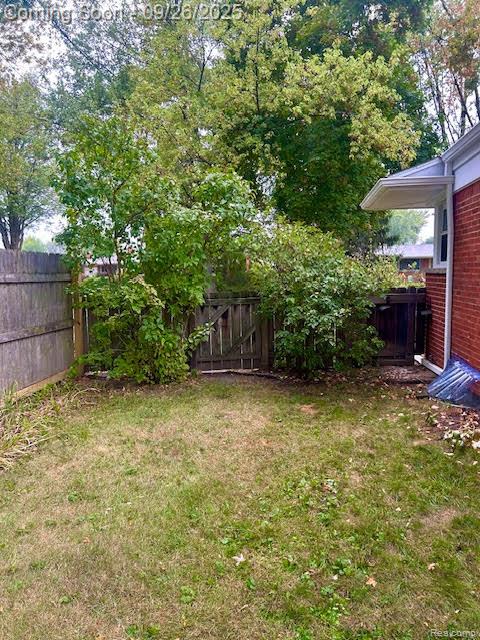 Madison Heights City, Michigan 48071, United States, 3 Bedrooms Bedrooms, ,2 BathroomsBathrooms,Residential,Pending,215485