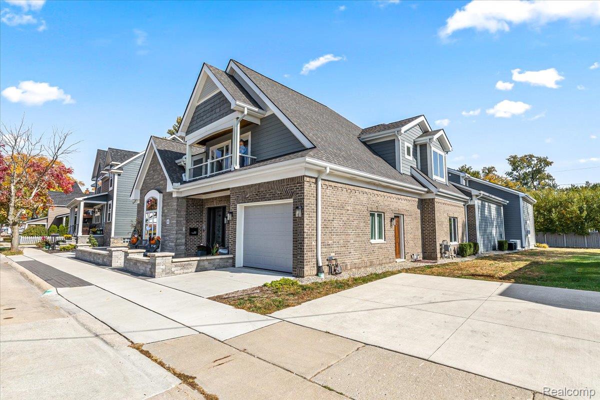 543 Deer Street
