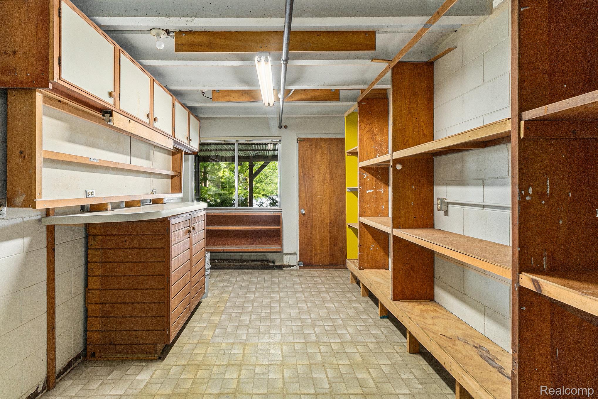 Lake Orion Village, Michigan 48362, United States, 4 Bedrooms Bedrooms, ,4 BathroomsBathrooms,Residential,Pending,208323