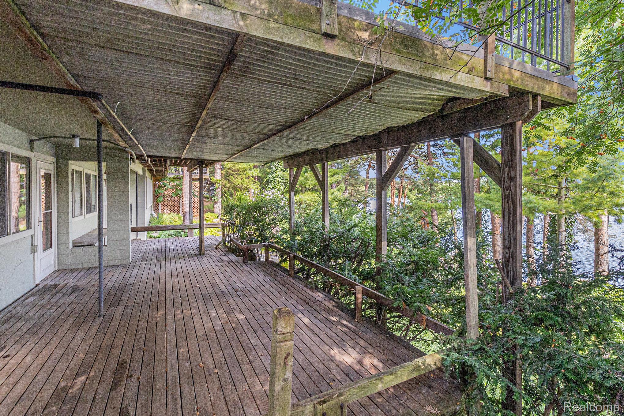 Lake Orion Village, Michigan 48362, United States, 4 Bedrooms Bedrooms, ,4 BathroomsBathrooms,Residential,Pending,208323