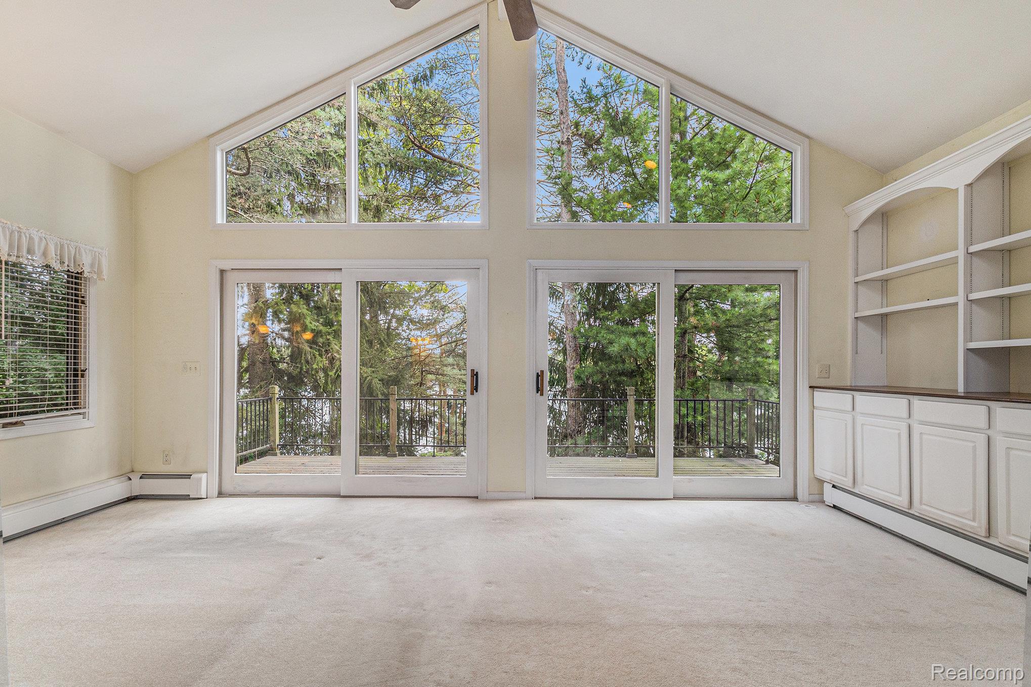 Lake Orion Village, Michigan 48362, United States, 4 Bedrooms Bedrooms, ,4 BathroomsBathrooms,Residential,Pending,208323