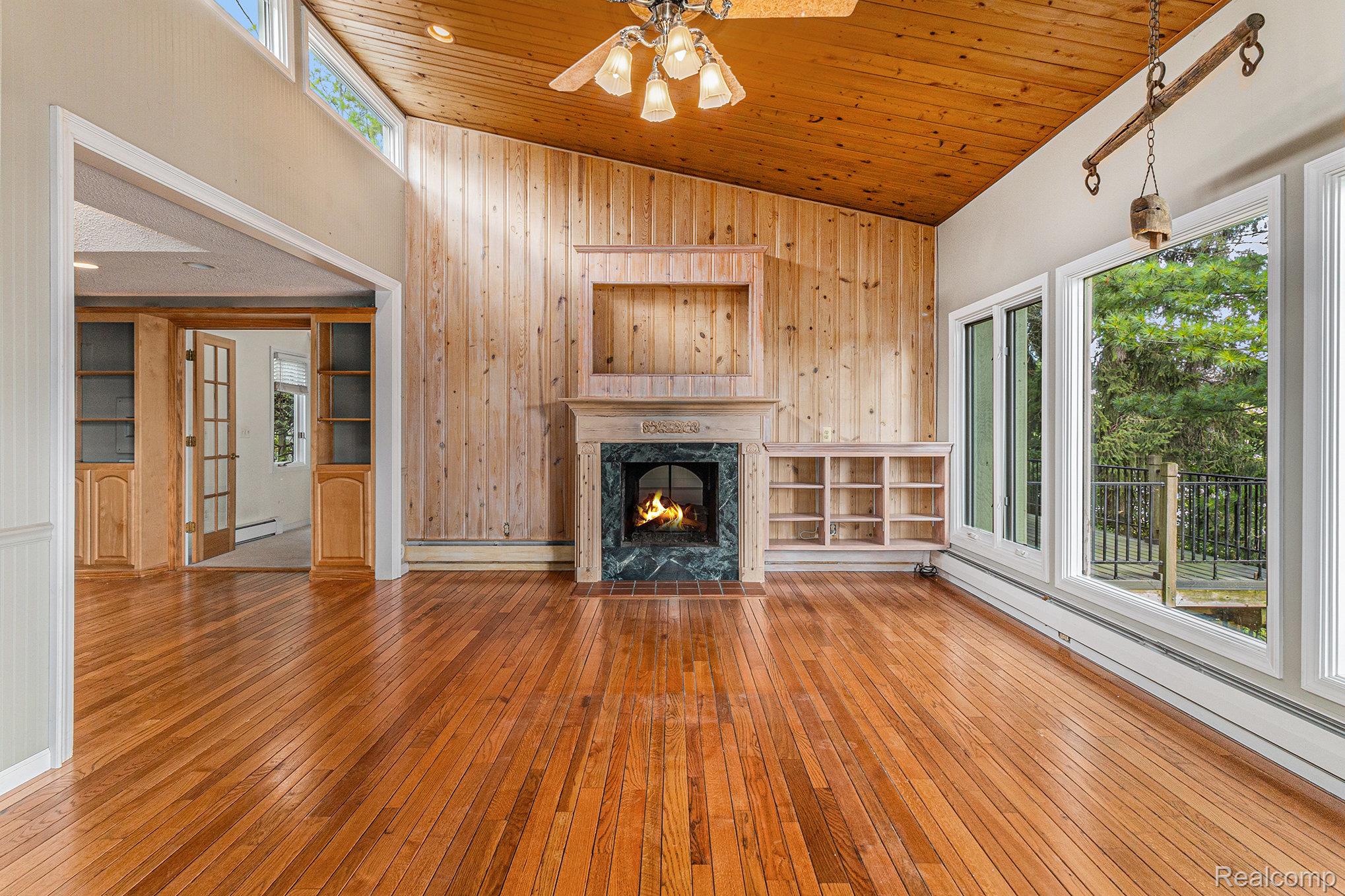 Lake Orion Village, Michigan 48362, United States, 4 Bedrooms Bedrooms, ,4 BathroomsBathrooms,Residential,Pending,208323