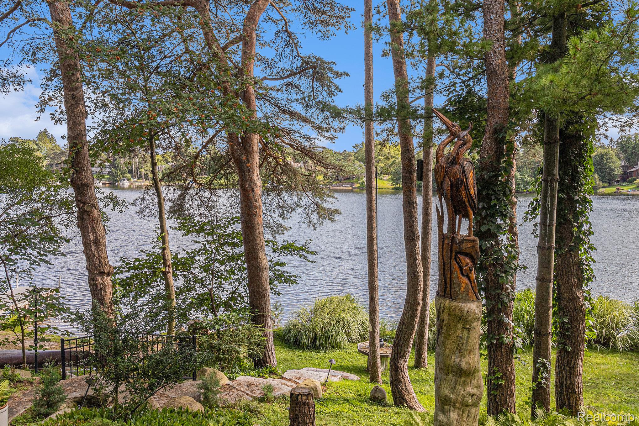 Lake Orion Village, Michigan 48362, United States, 4 Bedrooms Bedrooms, ,4 BathroomsBathrooms,Residential,Pending,208323