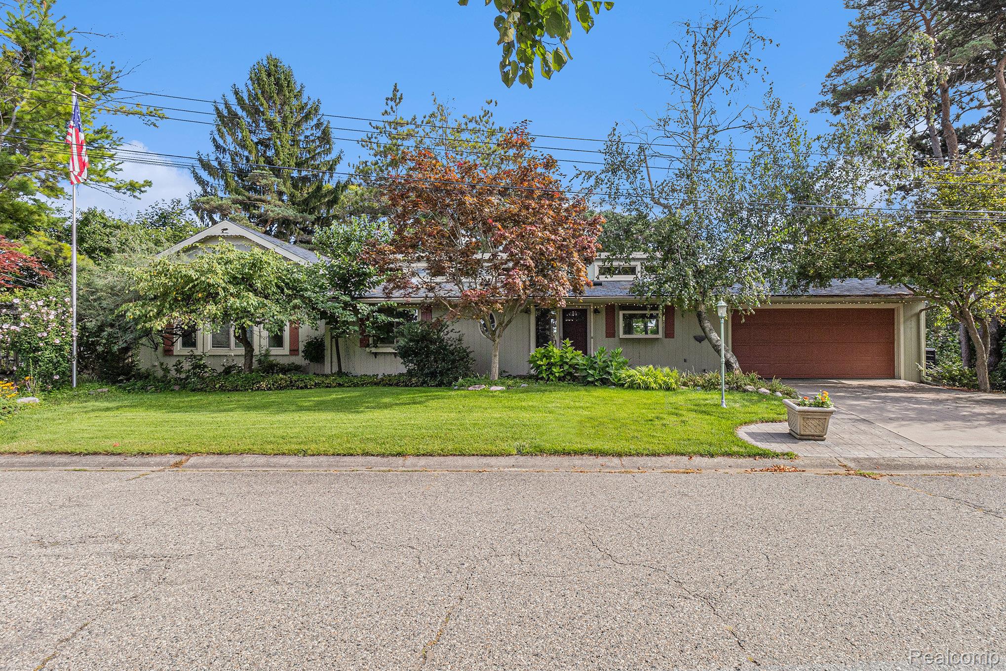 Lake Orion Village, Michigan 48362, United States, 4 Bedrooms Bedrooms, ,4 BathroomsBathrooms,Residential,Pending,208323 Lake Orion Village, Michigan 48362, United States, 4 Bedrooms Bedrooms, ,4 BathroomsBathrooms,Residential,Pending,208323