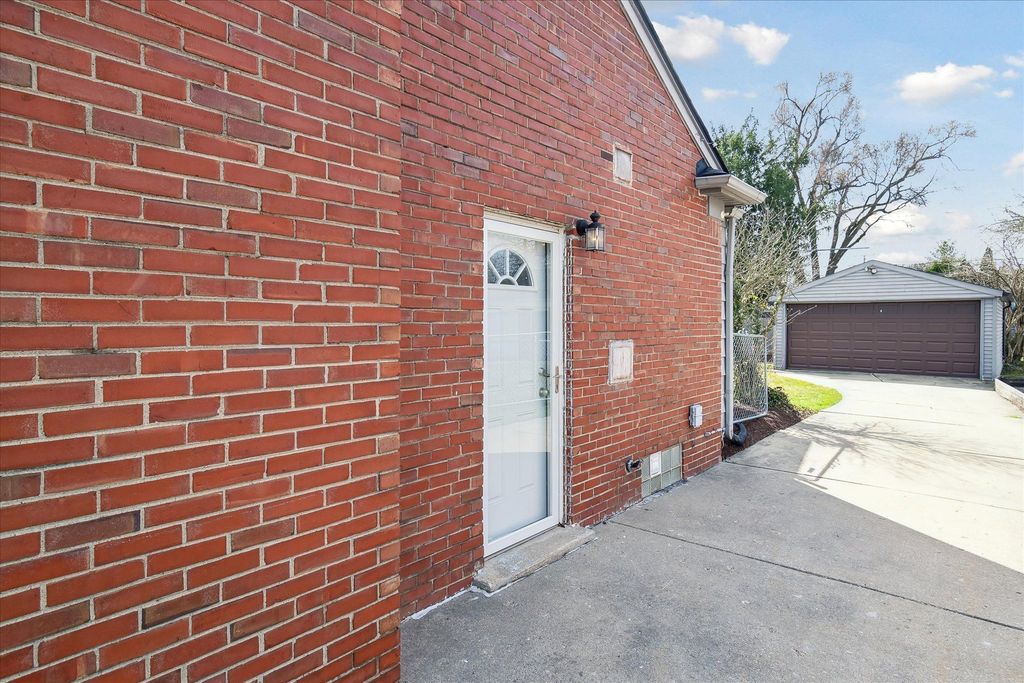listing image 42