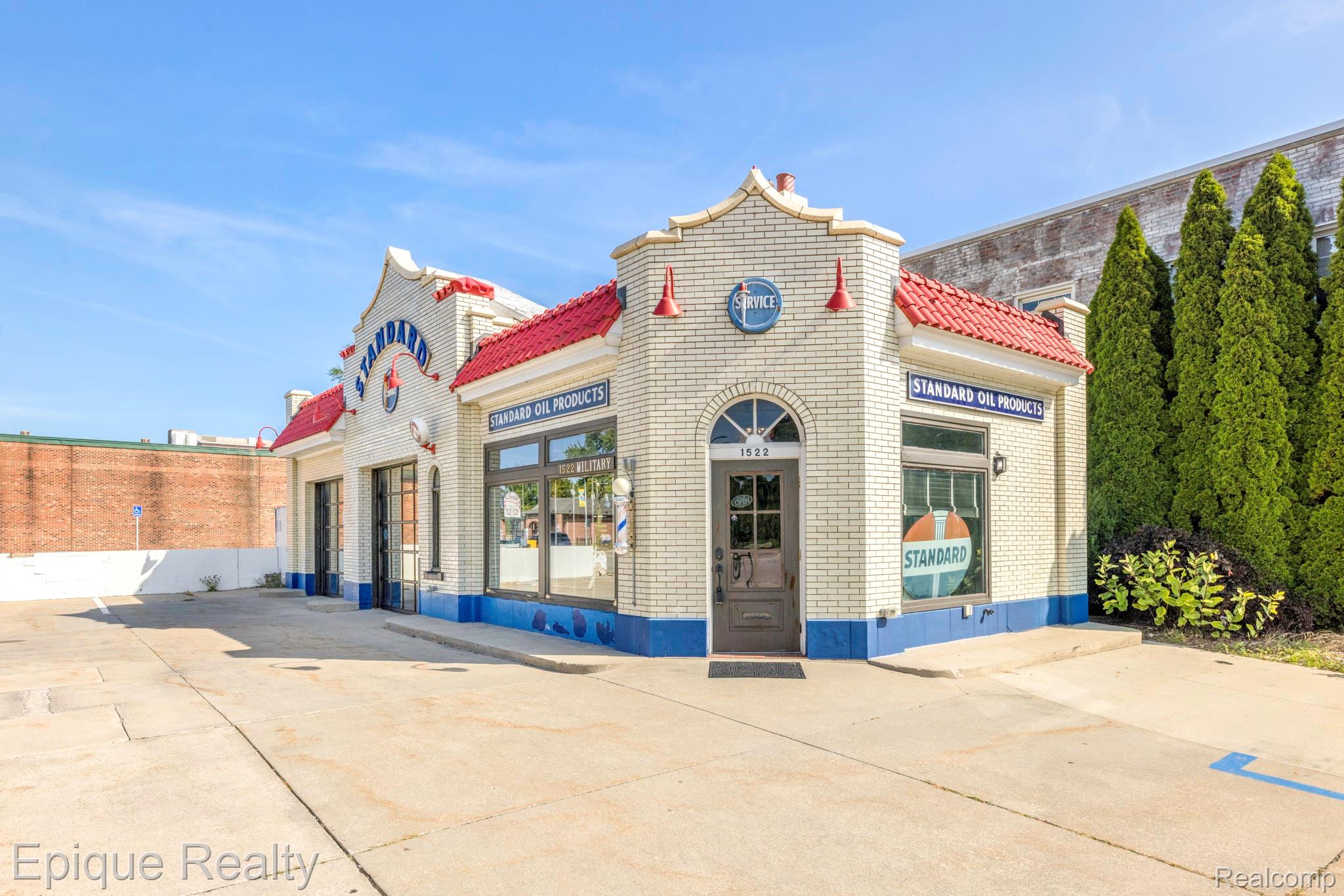 1522 Military Street