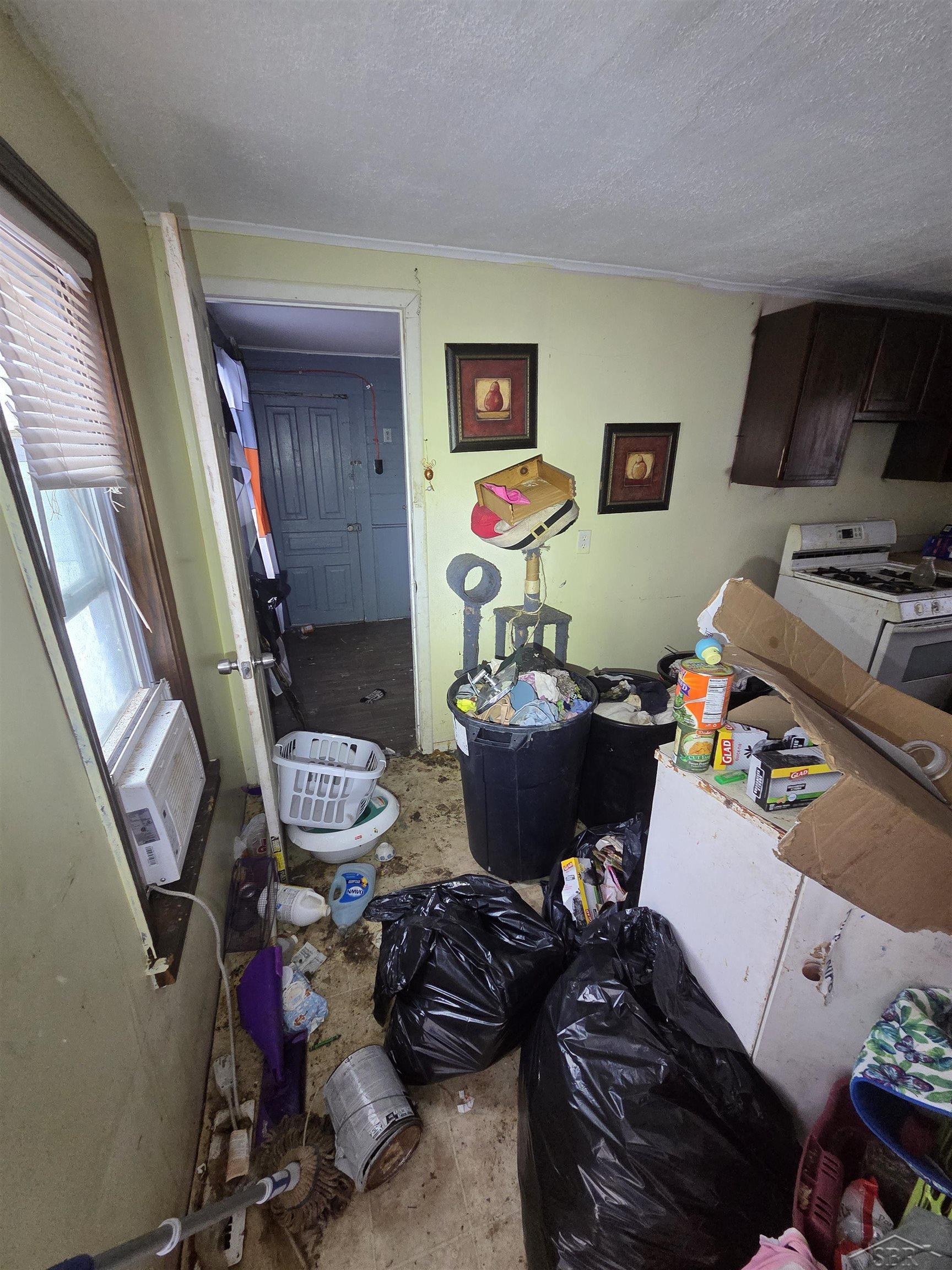 1923 N Oakley Street