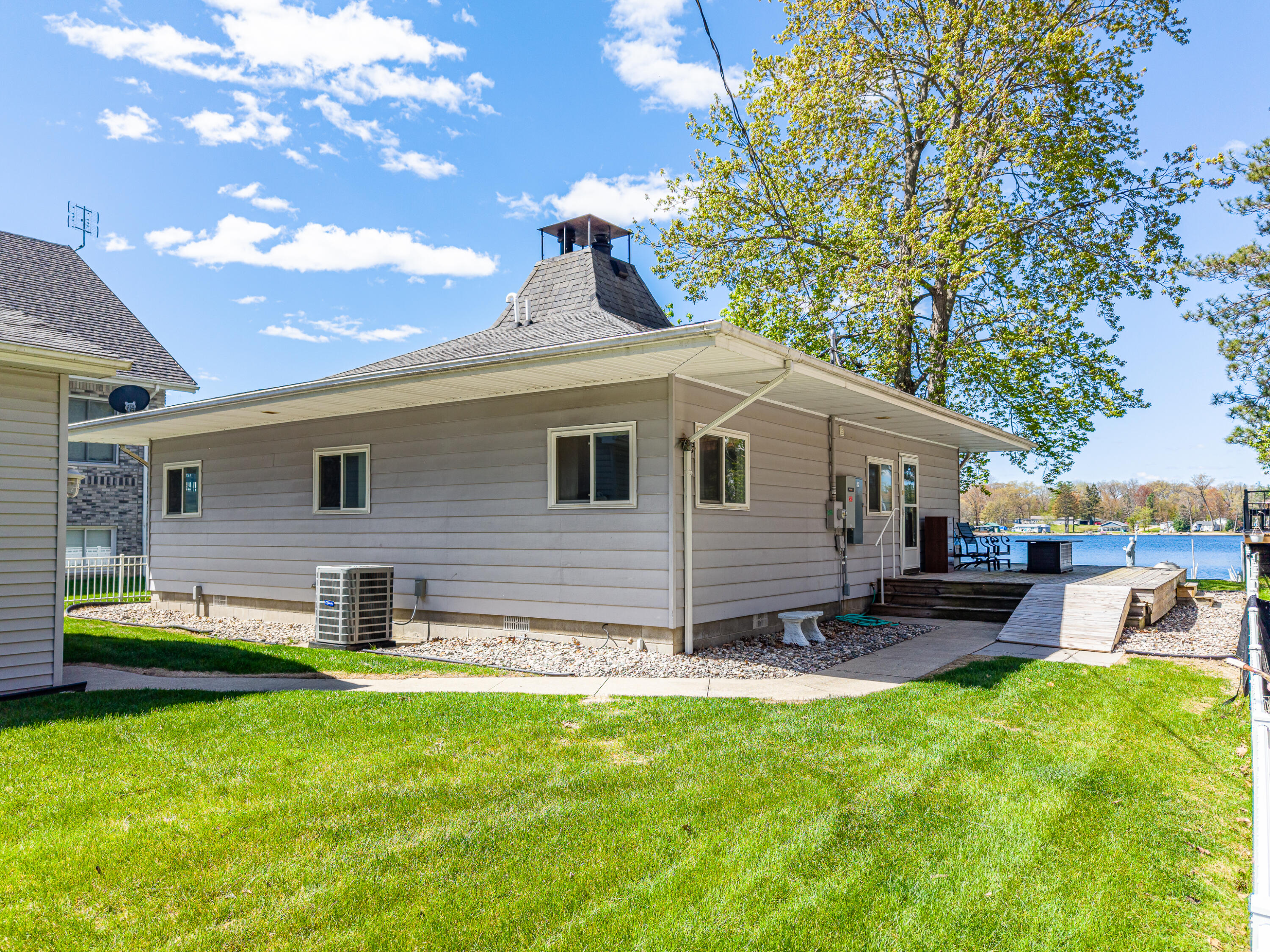 4625 Lake Resort