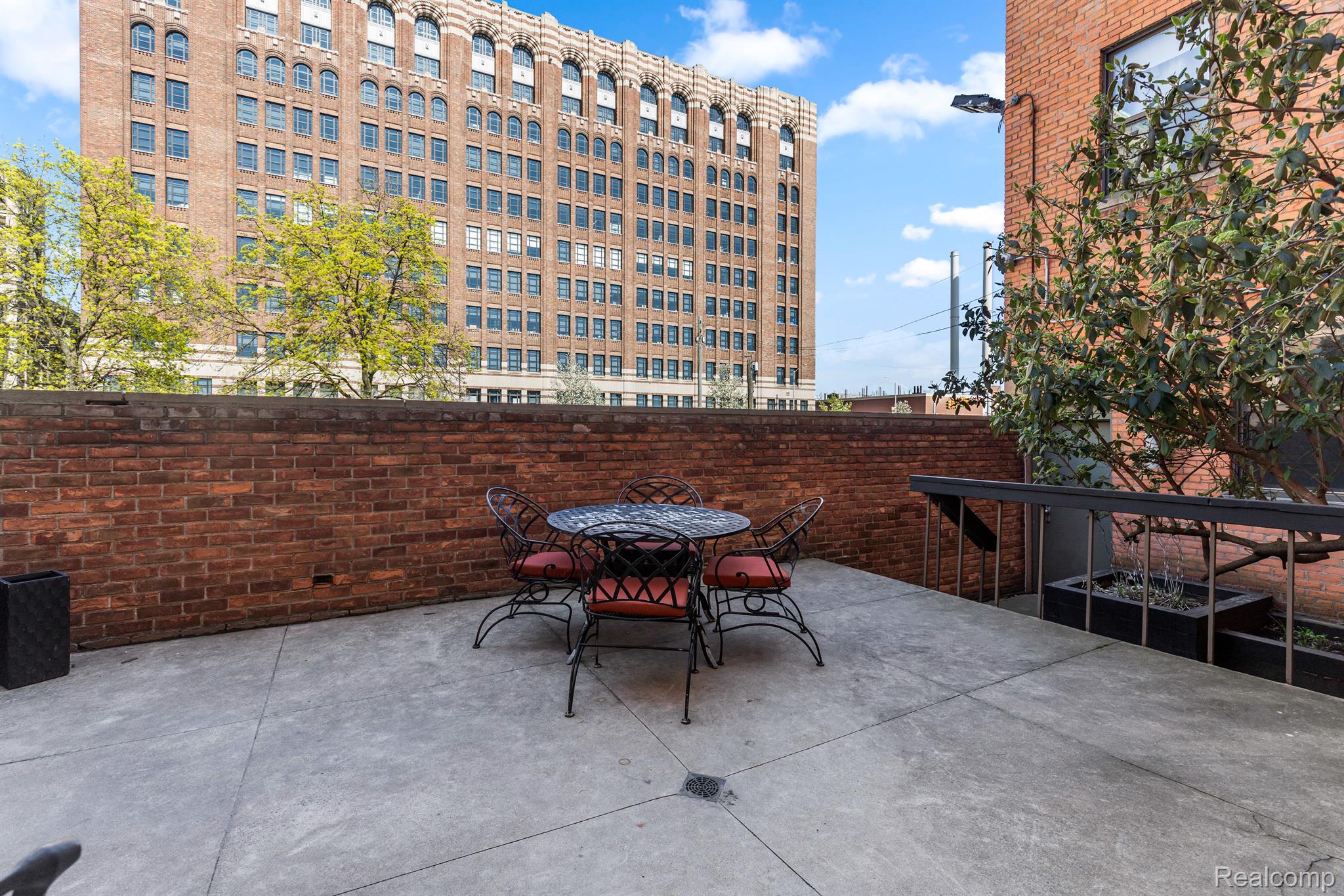 Detroit, Michigan 48202, United States, 1 Bedroom Bedrooms, ,1 BathroomBathrooms,Residential,Active,36739