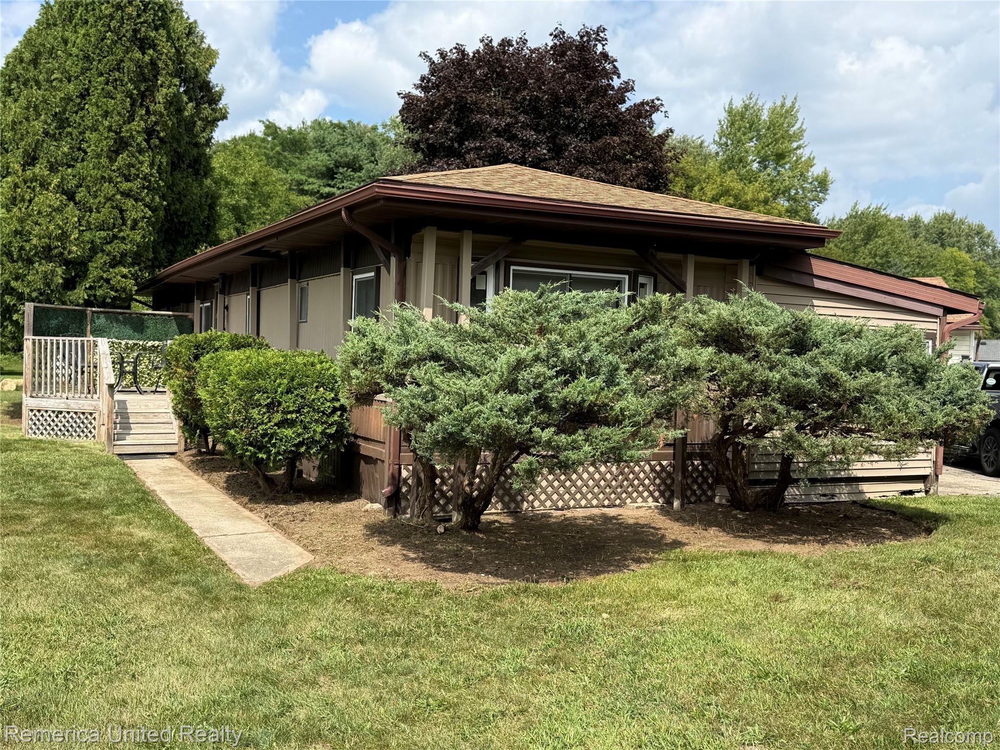 679 MENOMINEE Drive