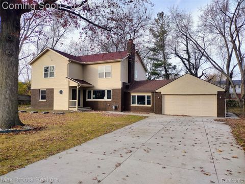 17348 Hilton Street Southfield City MI 48075