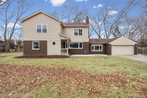 17348 Hilton Street Southfield City MI 48075