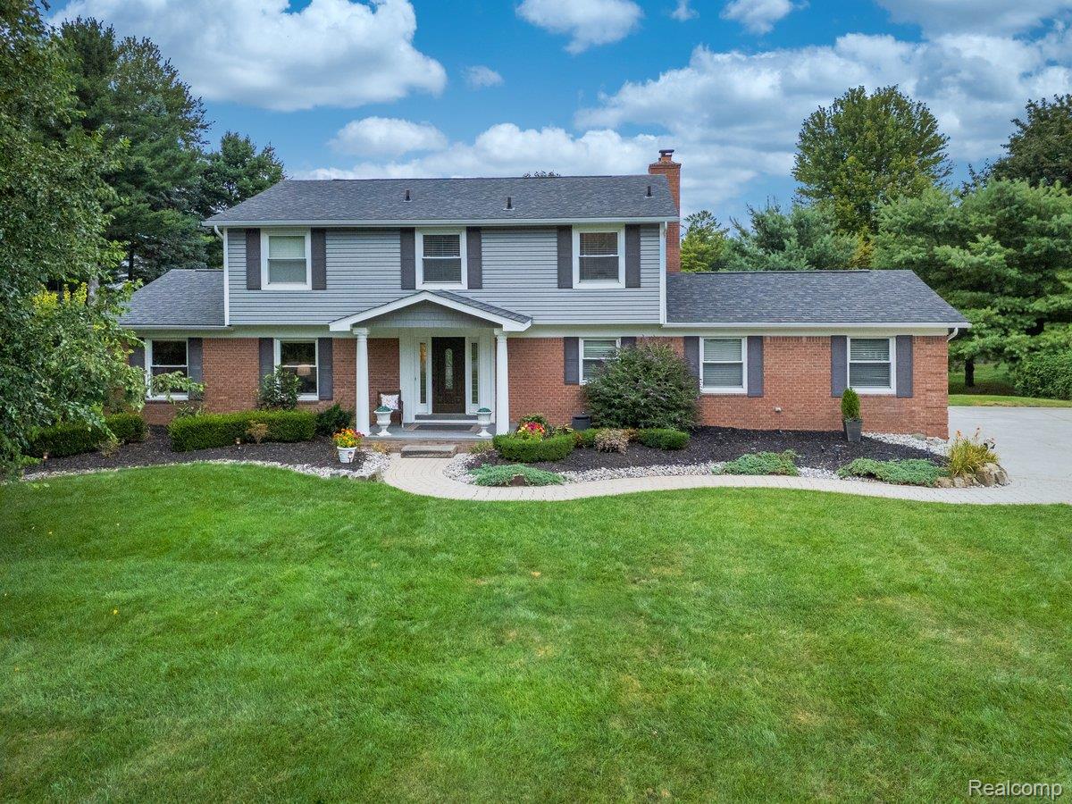 Oakland Charter Township, Michigan 48306, United States, 4 Bedrooms Bedrooms, ,4 BathroomsBathrooms,Residential,Pending,195968