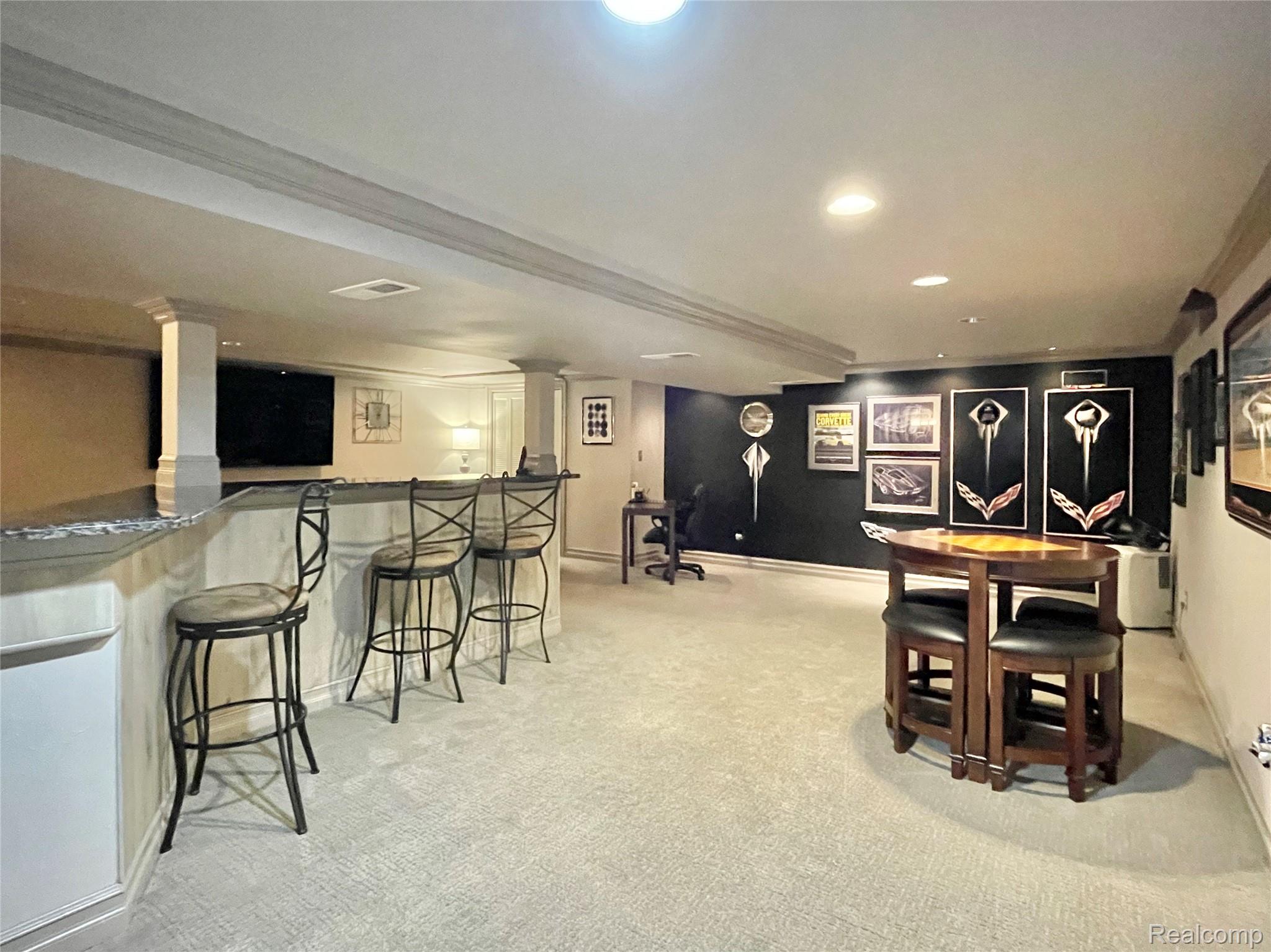 Oakland Charter Township, Michigan 48306, United States, 4 Bedrooms Bedrooms, ,4 BathroomsBathrooms,Residential,Pending,195968