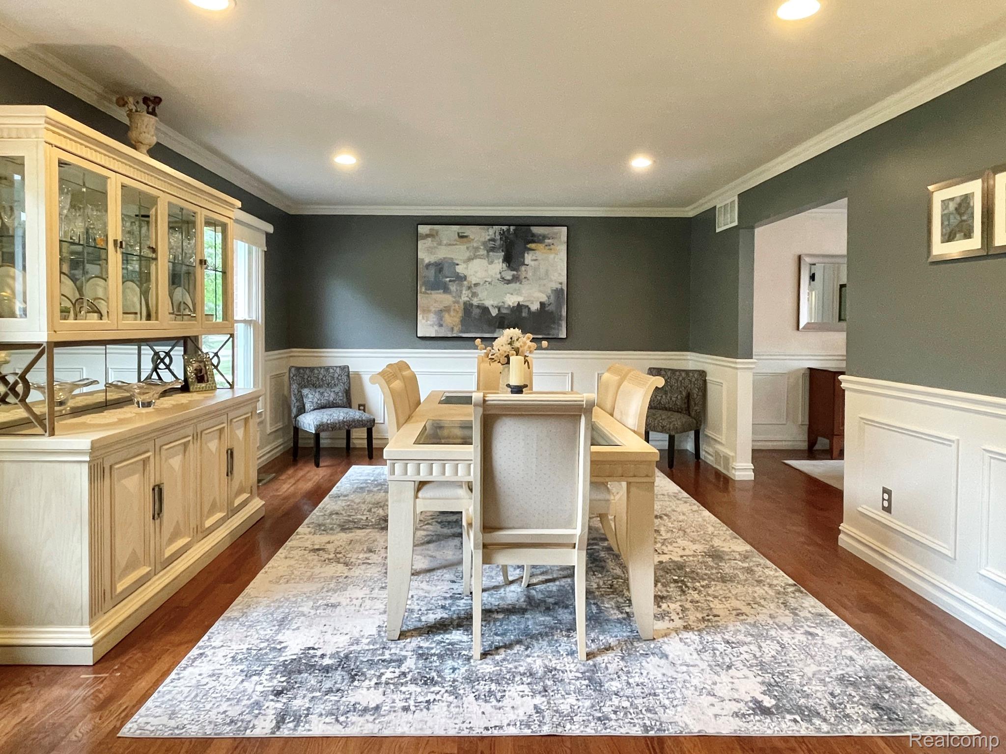 Oakland Charter Township, Michigan 48306, United States, 4 Bedrooms Bedrooms, ,4 BathroomsBathrooms,Residential,Pending,195968