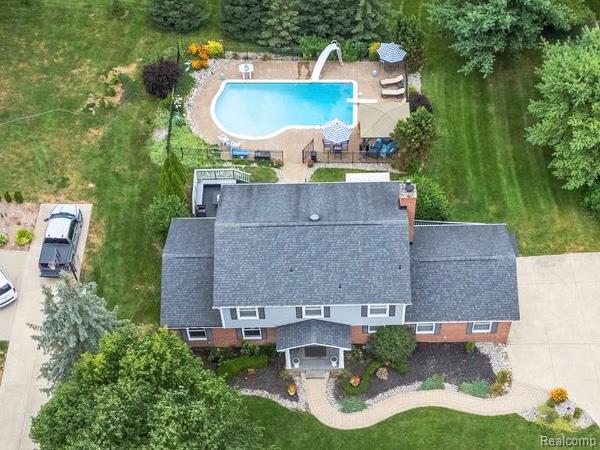 Oakland Charter Township, Michigan 48306, United States, 4 Bedrooms Bedrooms, ,4 BathroomsBathrooms,Residential,Pending,195968