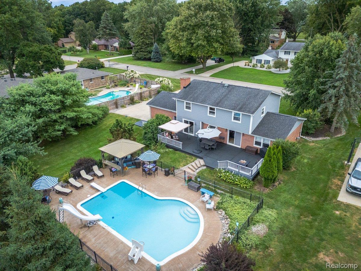 Oakland Charter Township, Michigan 48306, United States, 4 Bedrooms Bedrooms, ,4 BathroomsBathrooms,Residential,Pending,195968