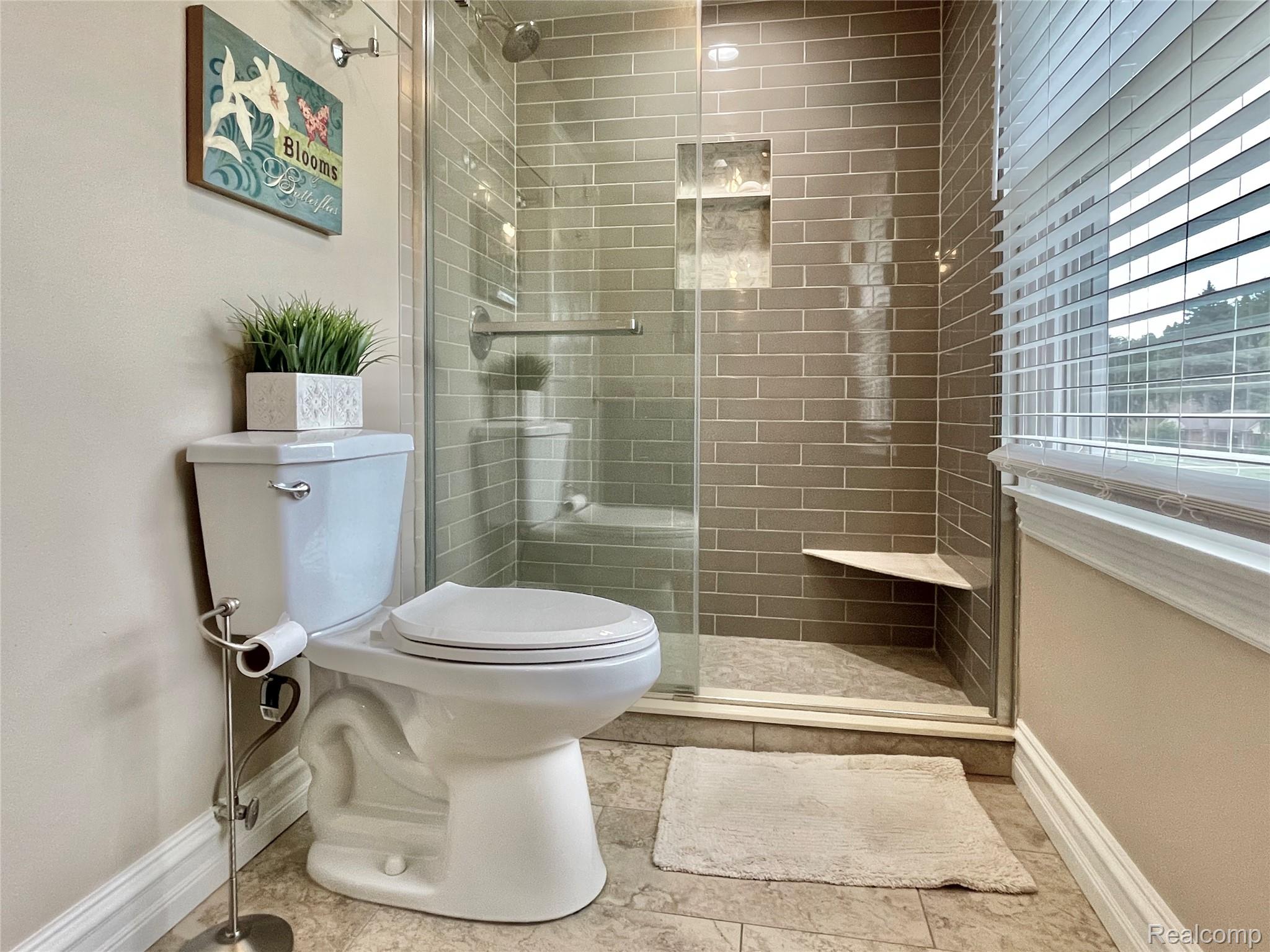 Oakland Charter Township, Michigan 48306, United States, 4 Bedrooms Bedrooms, ,4 BathroomsBathrooms,Residential,Pending,195968