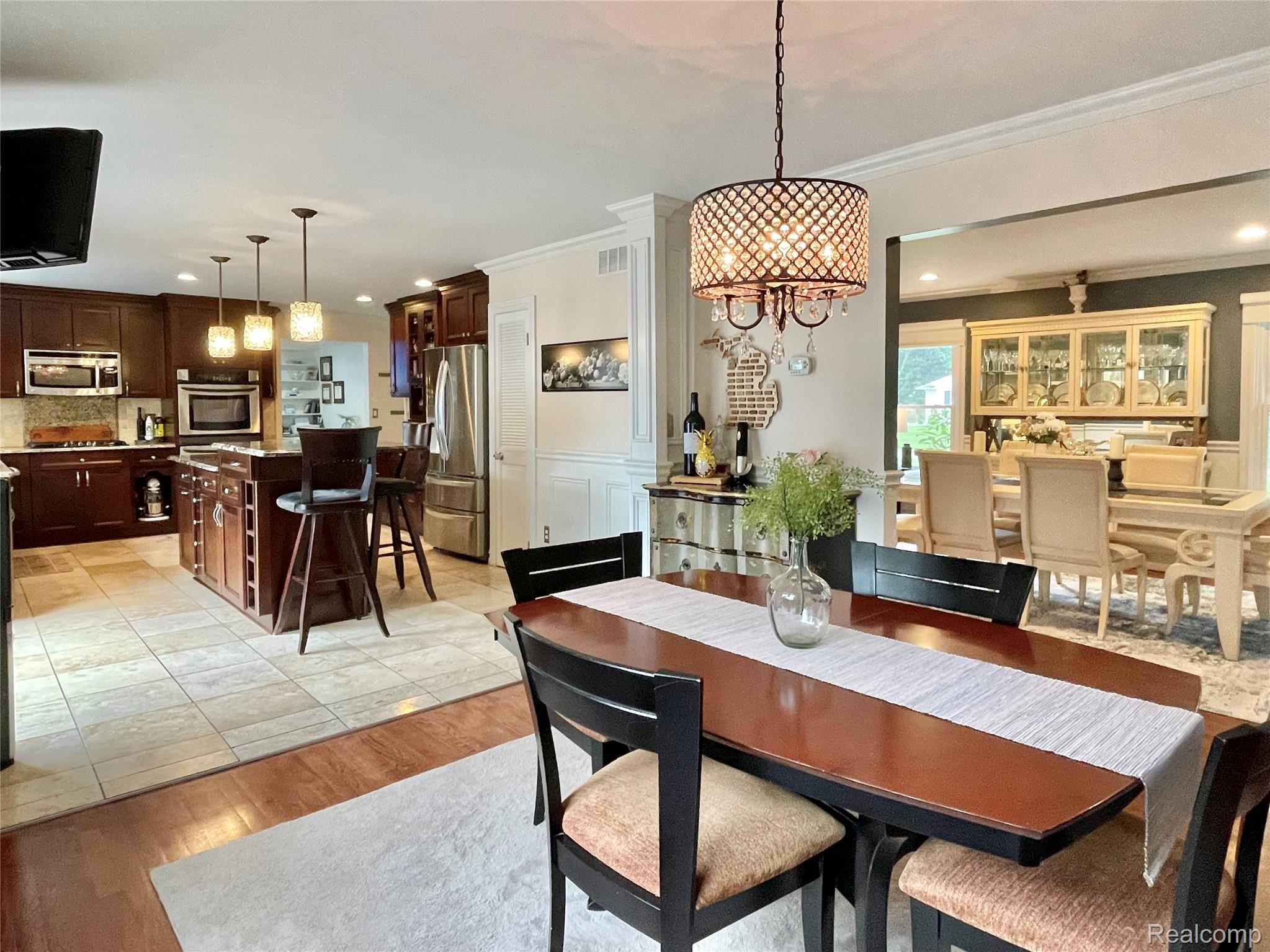 Oakland Charter Township, Michigan 48306, United States, 4 Bedrooms Bedrooms, ,4 BathroomsBathrooms,Residential,Pending,195968