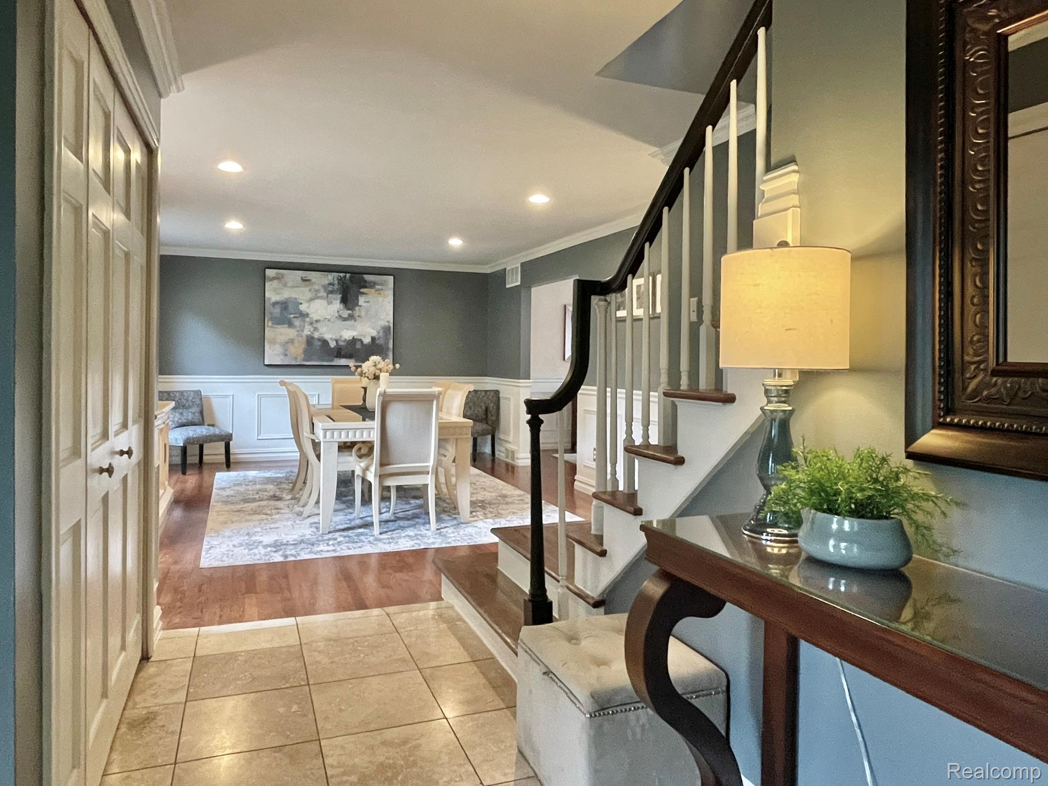 Oakland Charter Township, Michigan 48306, United States, 4 Bedrooms Bedrooms, ,4 BathroomsBathrooms,Residential,Pending,195968