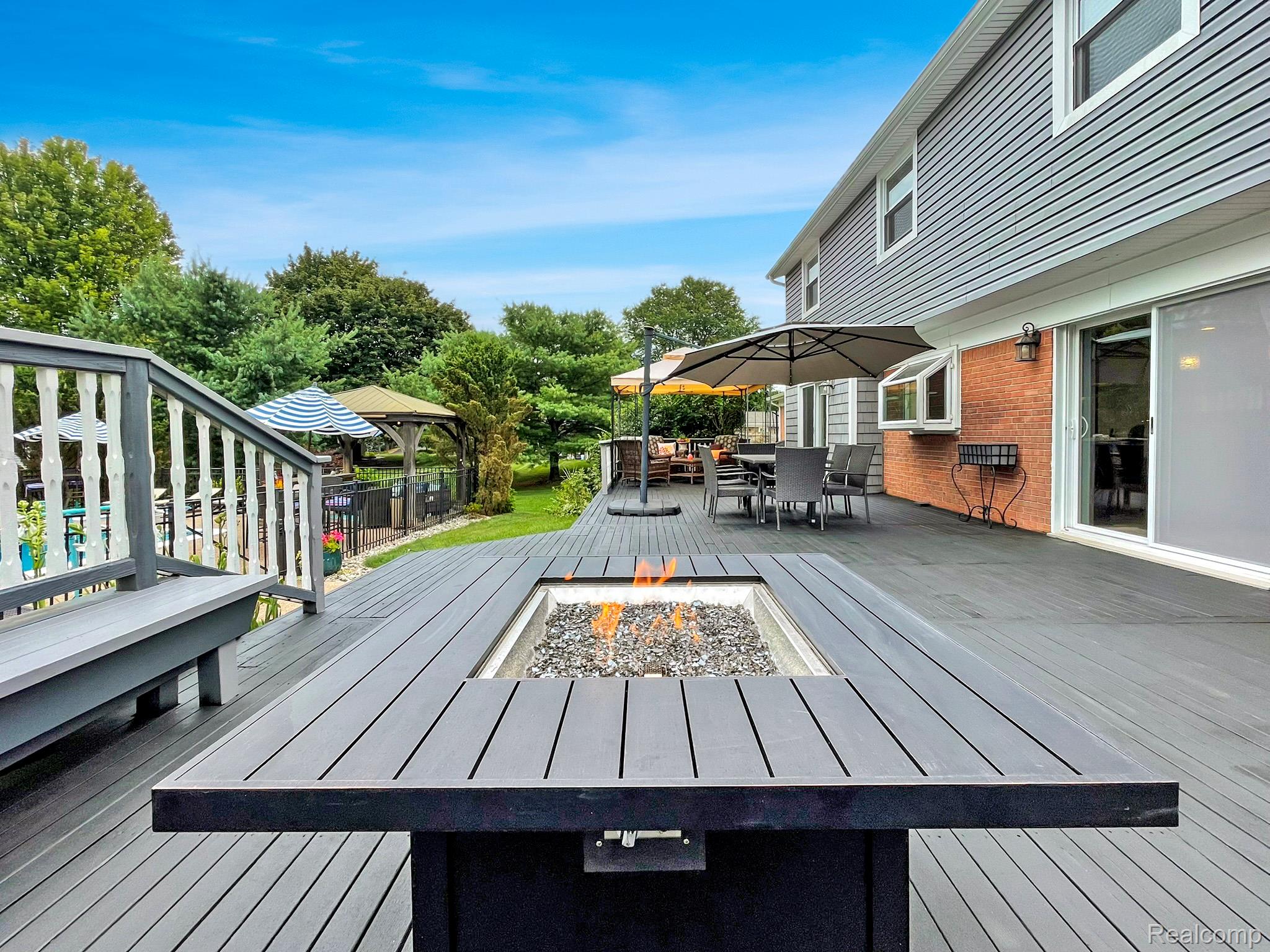 Oakland Charter Township, Michigan 48306, United States, 4 Bedrooms Bedrooms, ,4 BathroomsBathrooms,Residential,Pending,195968