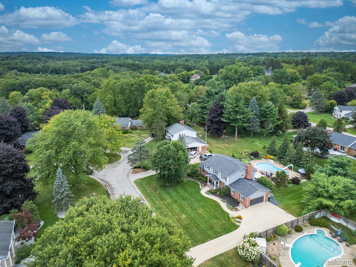 Oakland Charter Township, Michigan 48306, United States, 4 Bedrooms Bedrooms, ,4 BathroomsBathrooms,Residential,Pending,195968