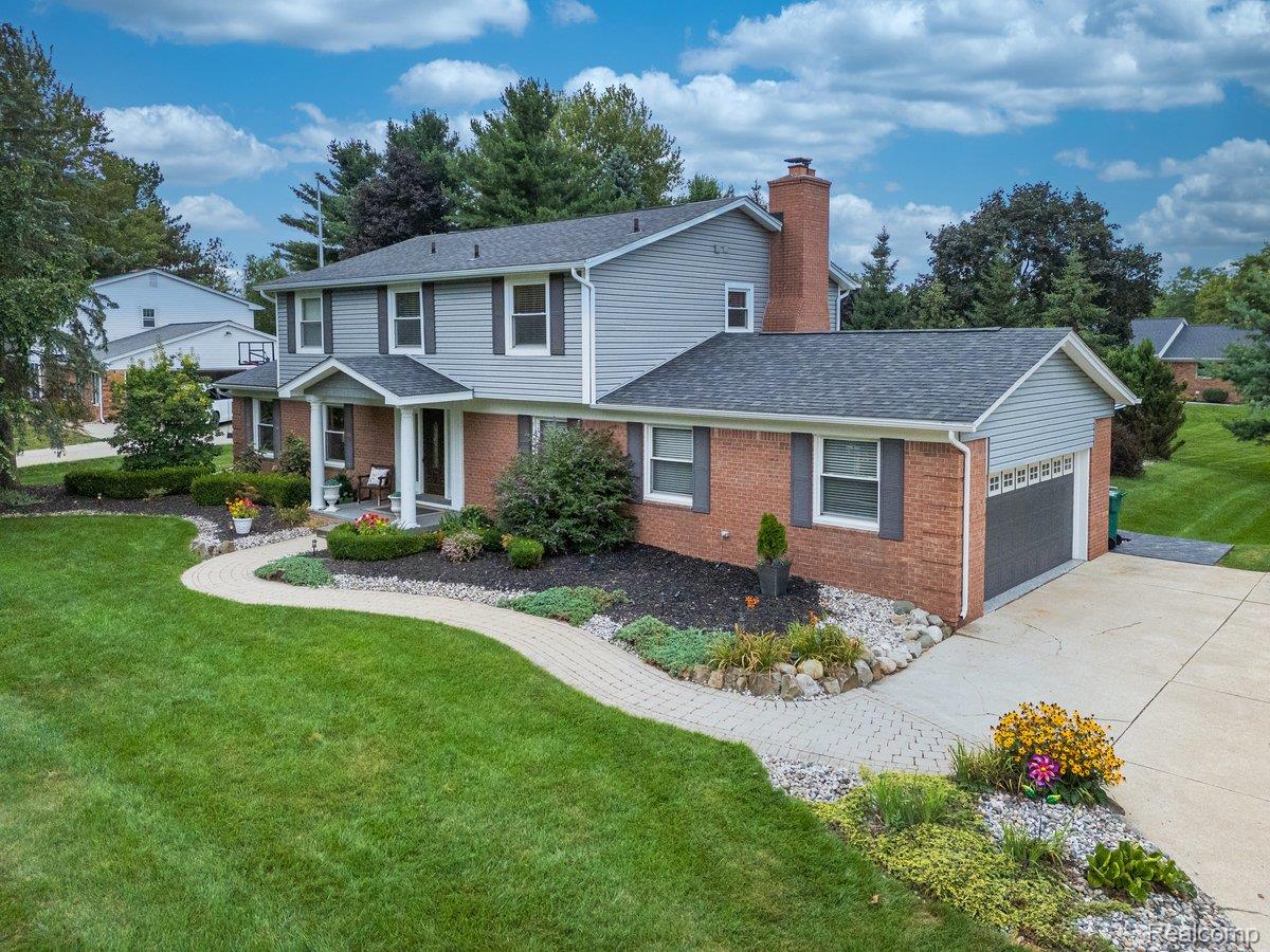 Oakland Charter Township, Michigan 48306, United States, 4 Bedrooms Bedrooms, ,4 BathroomsBathrooms,Residential,Pending,195968