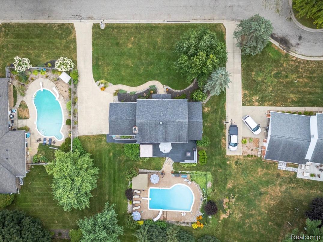 Oakland Charter Township, Michigan 48306, United States, 4 Bedrooms Bedrooms, ,4 BathroomsBathrooms,Residential,Pending,195968