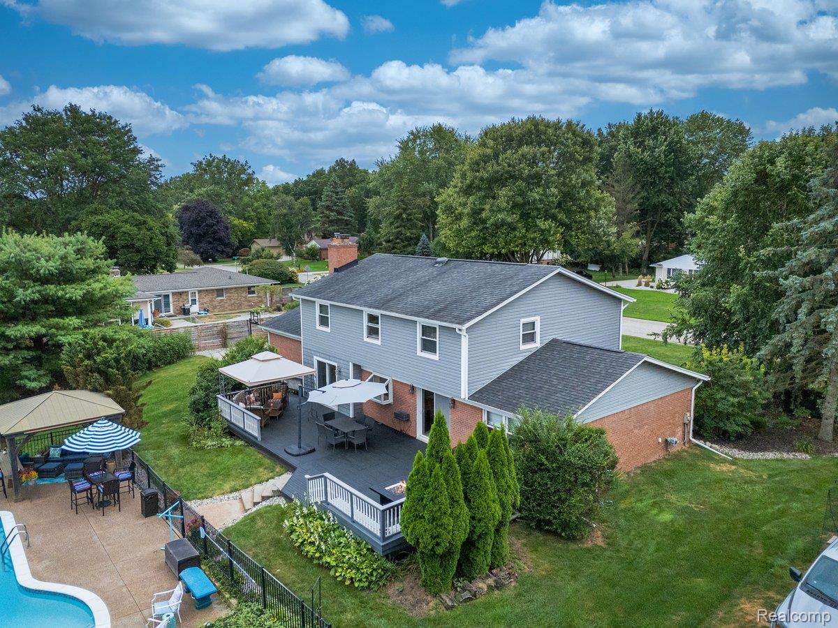 Oakland Charter Township, Michigan 48306, United States, 4 Bedrooms Bedrooms, ,4 BathroomsBathrooms,Residential,Pending,195968