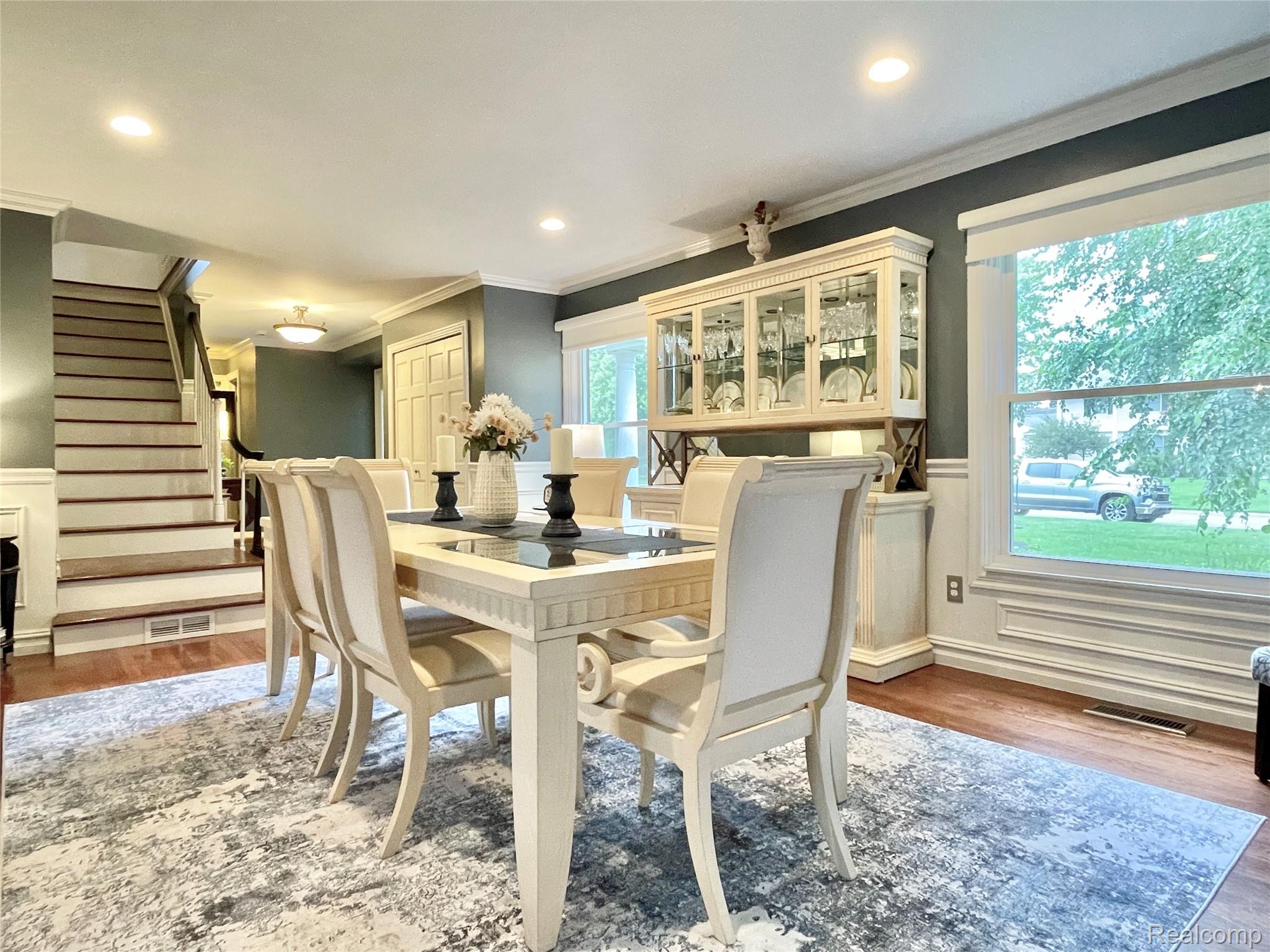 Oakland Charter Township, Michigan 48306, United States, 4 Bedrooms Bedrooms, ,4 BathroomsBathrooms,Residential,Pending,195968