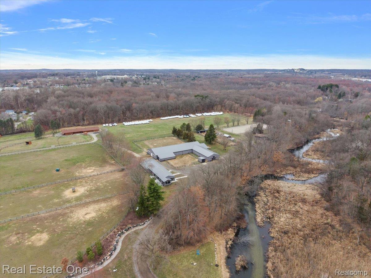 1050 OXBOW LAKE Road