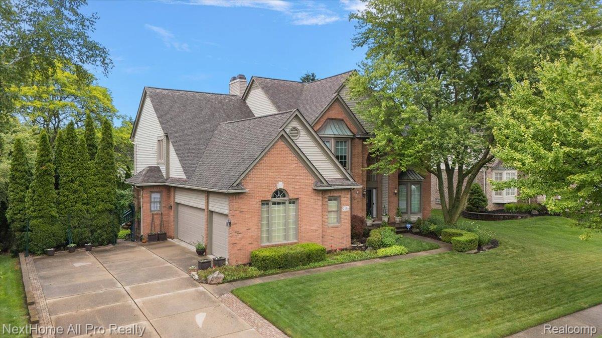2116 Mapleridge Road