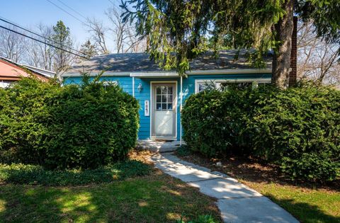 Photo of 1847 Packard Street, Ann Arbor, MI 48104 (MLS # 81026014269)