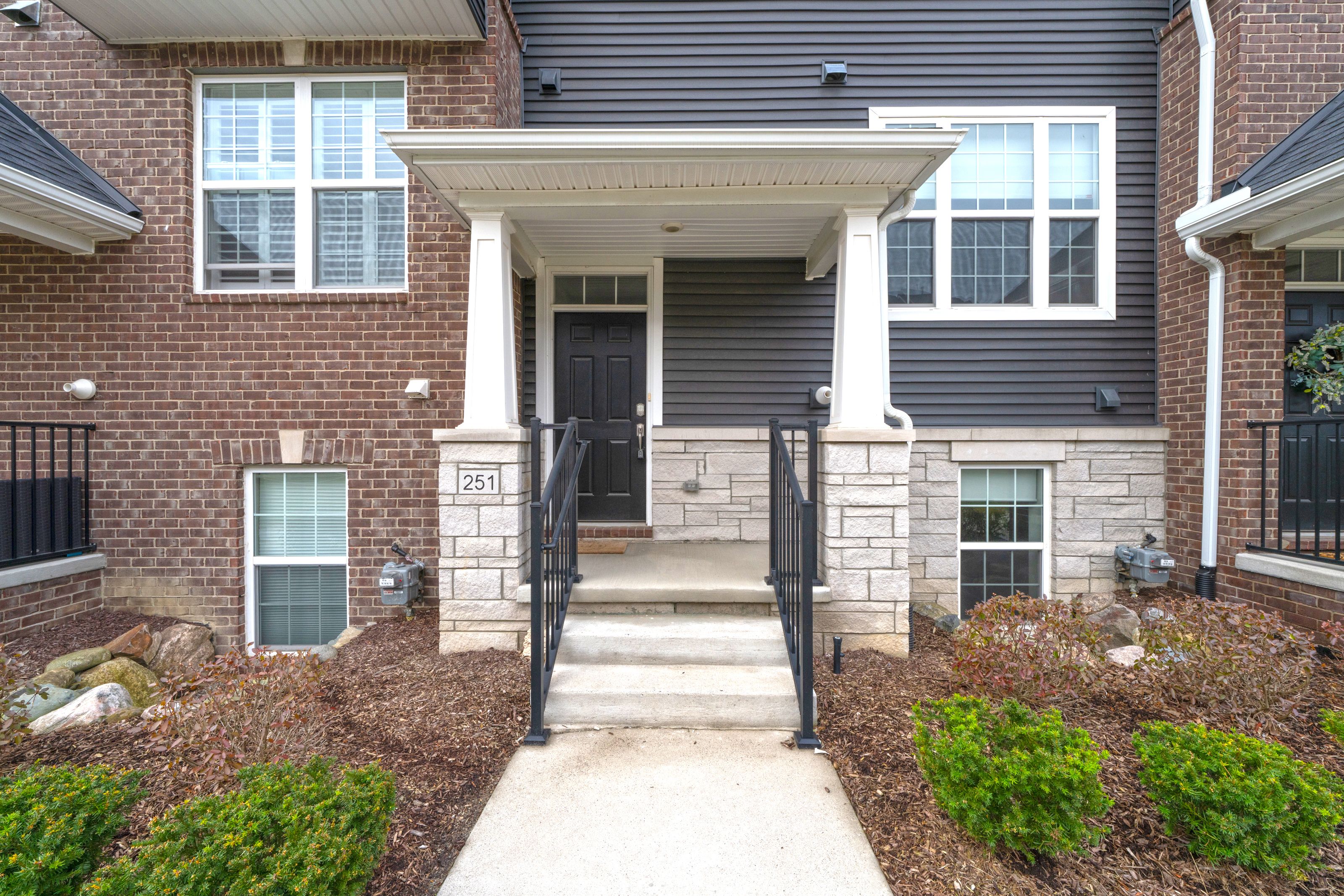 251 N SYDNEY Court