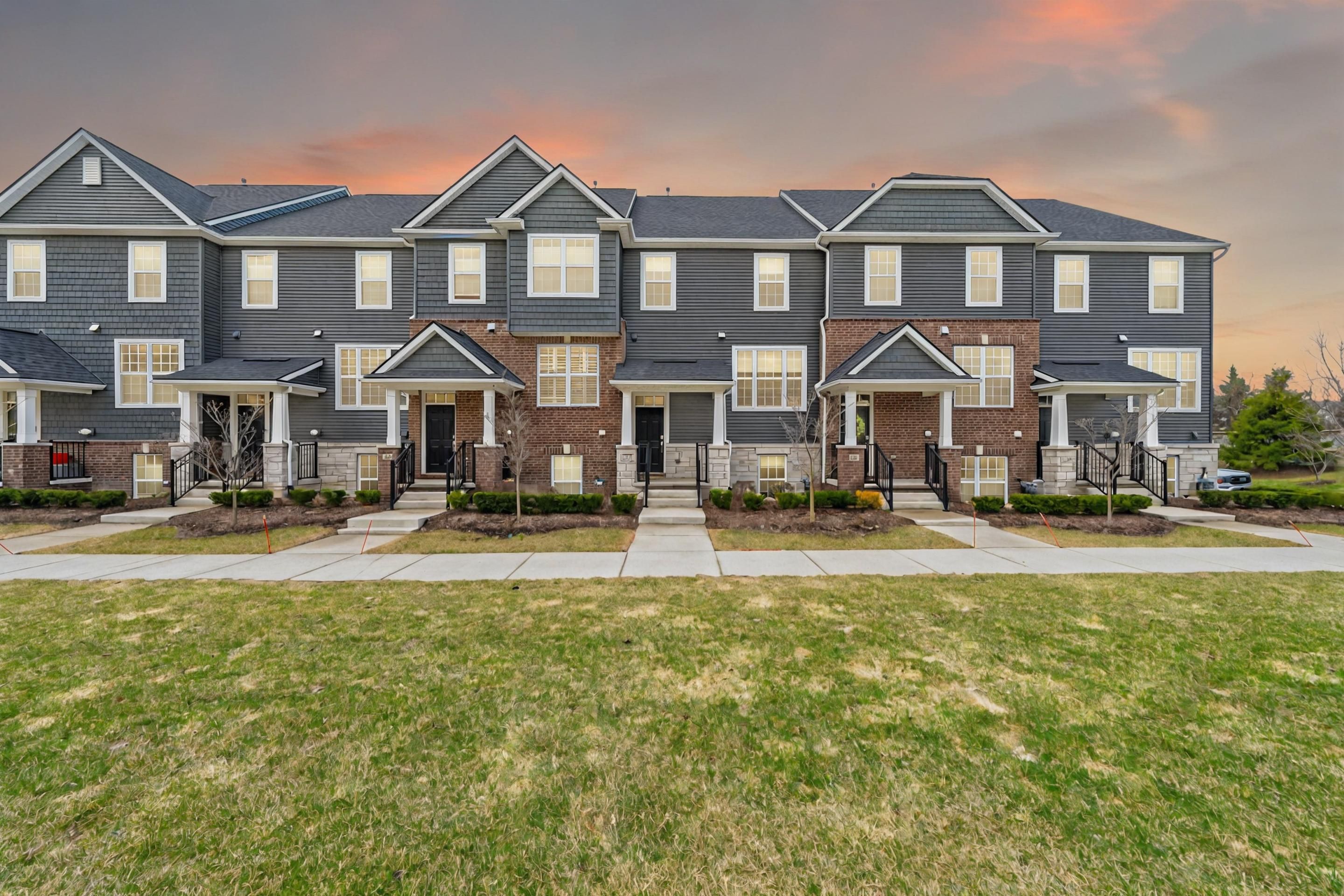 251 N SYDNEY Court