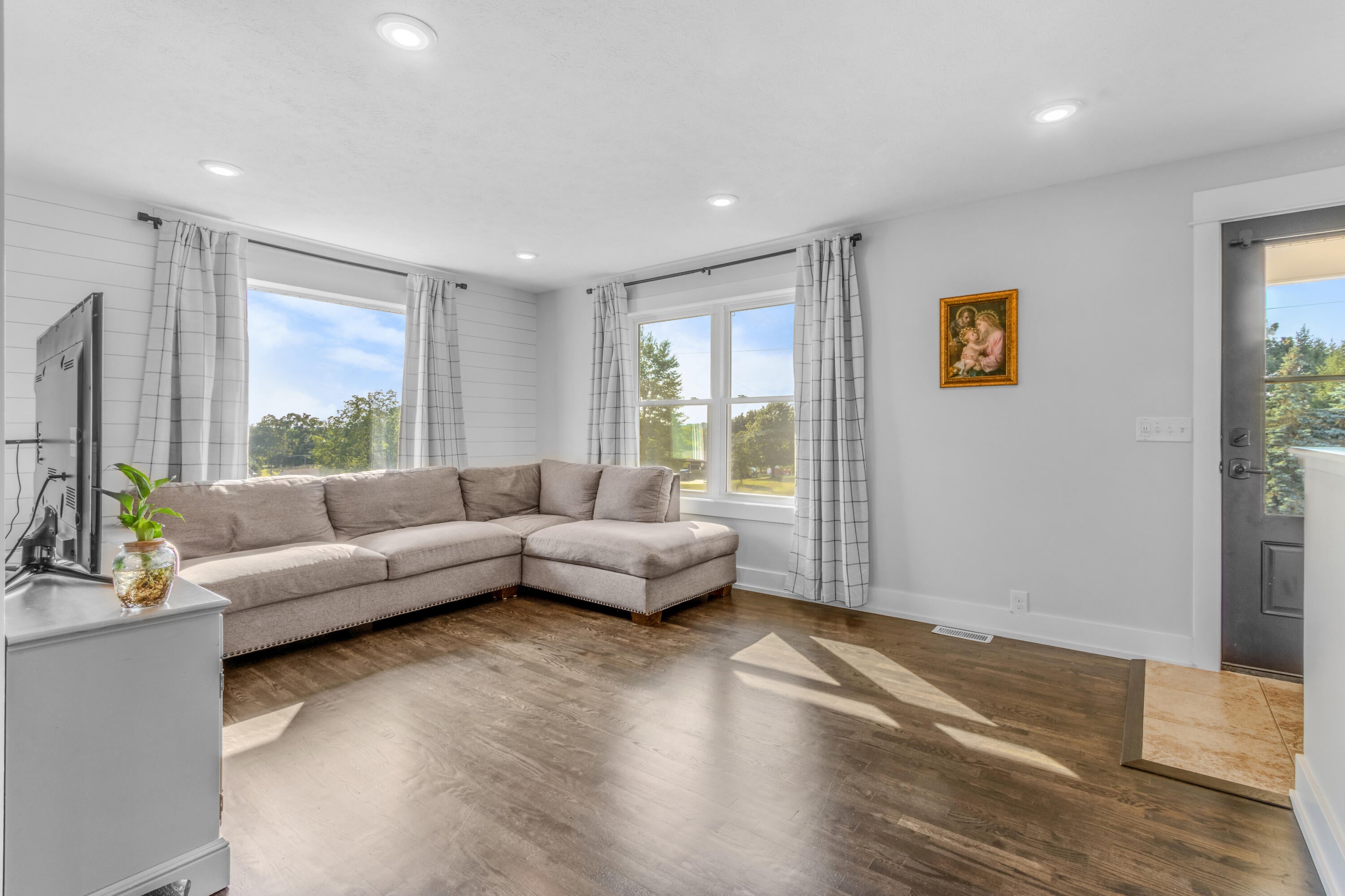 10390 Lovers Lane NW
