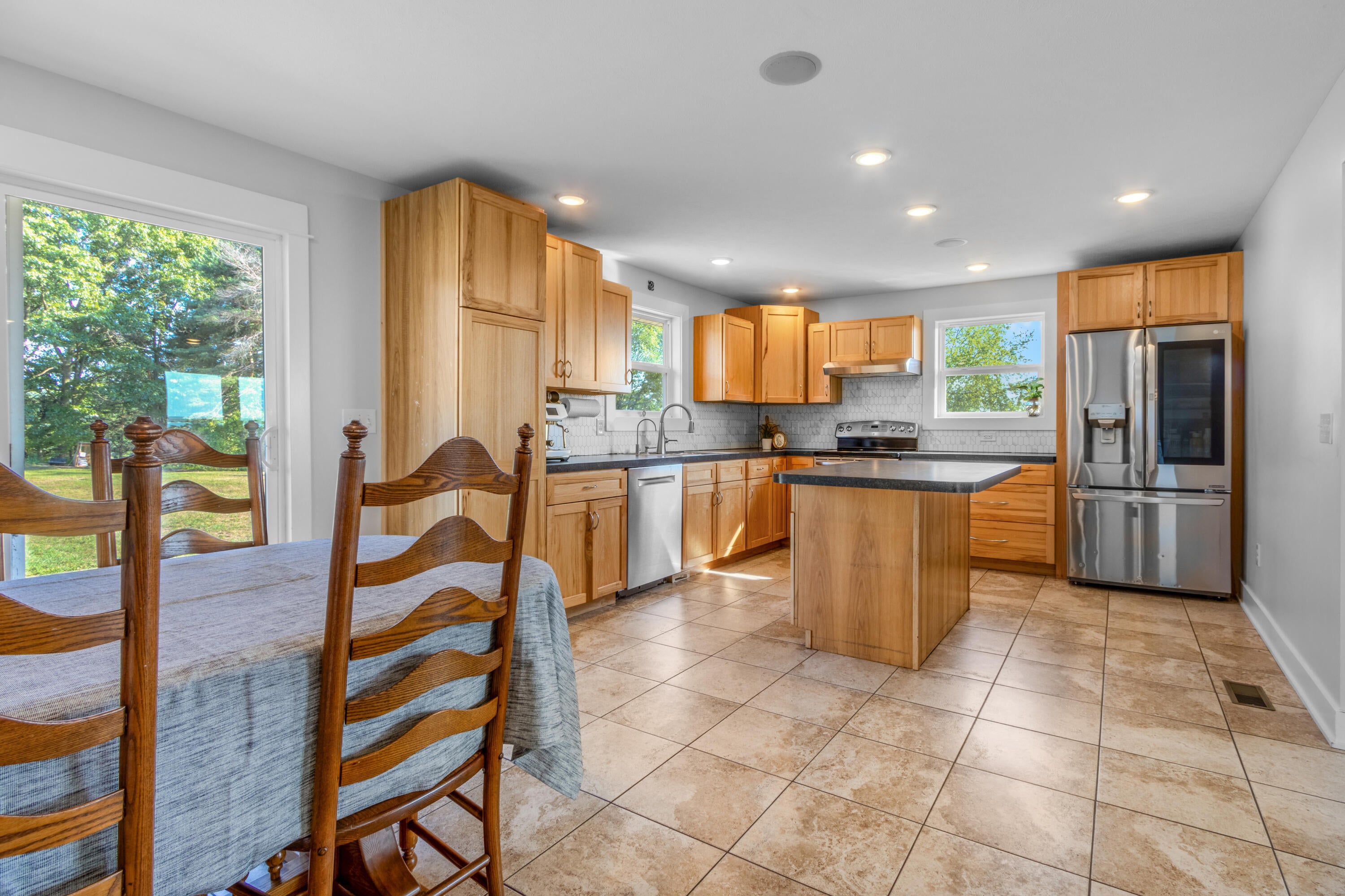 10390 Lovers Lane NW