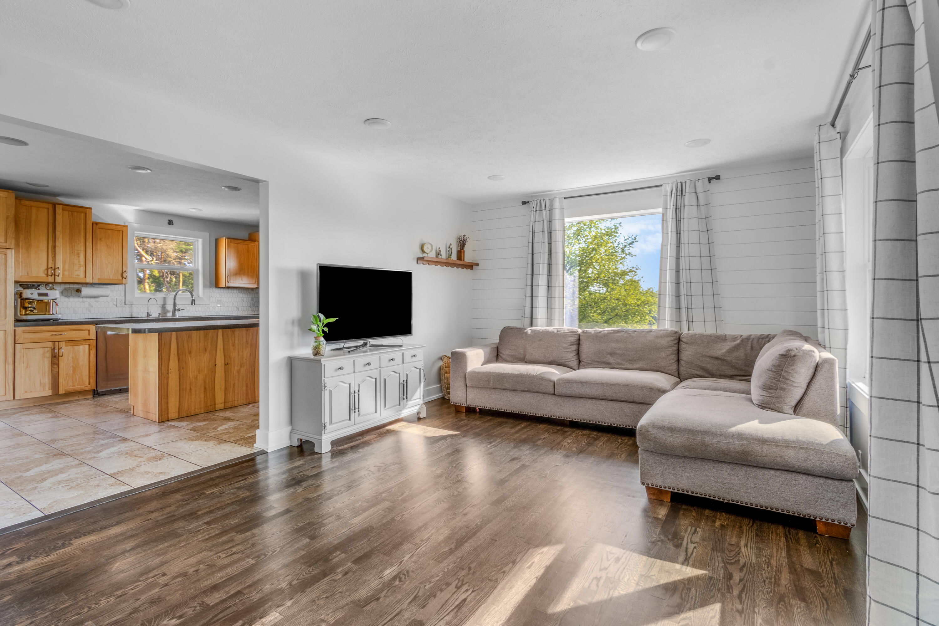 10390 Lovers Lane NW