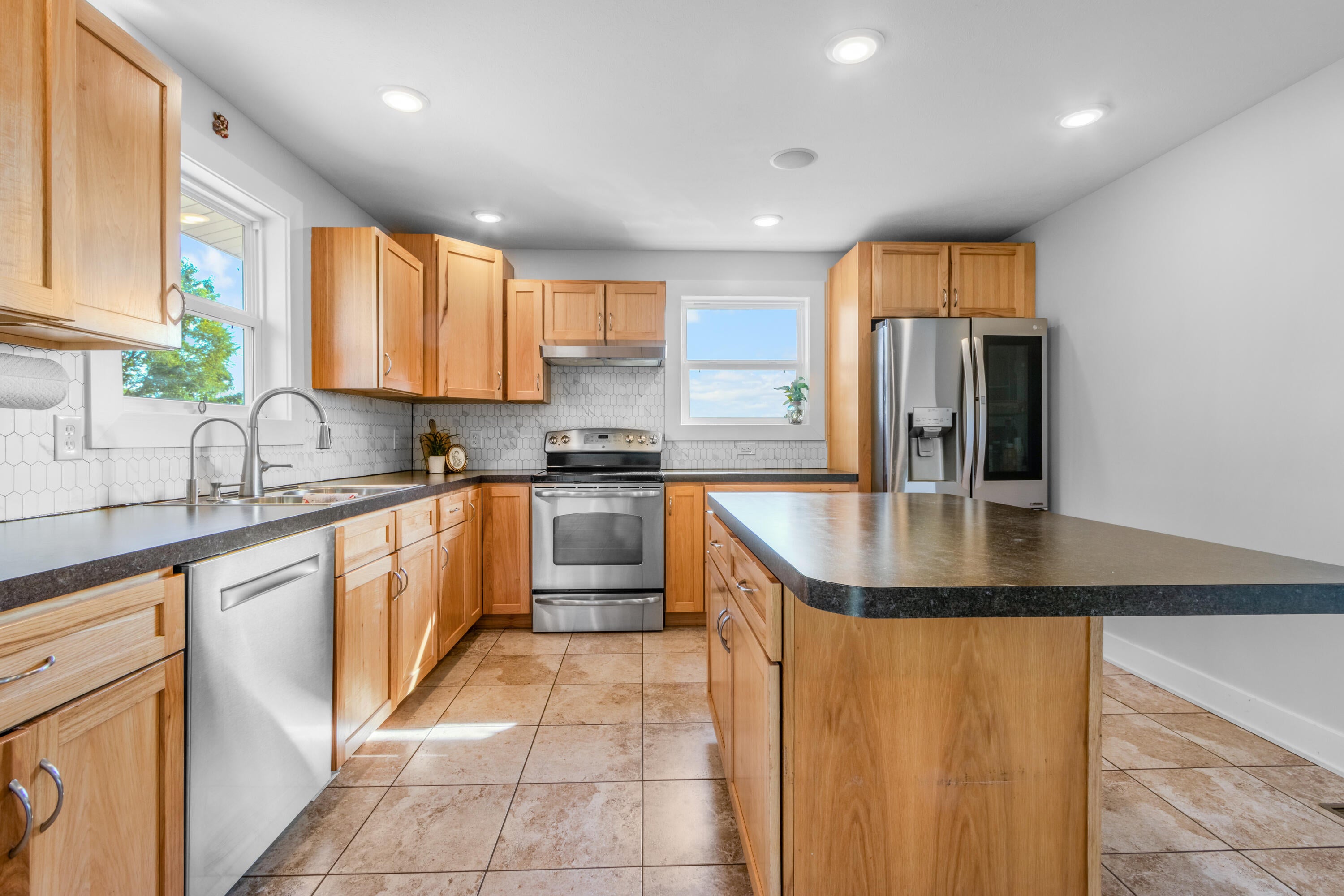 10390 Lovers Lane NW