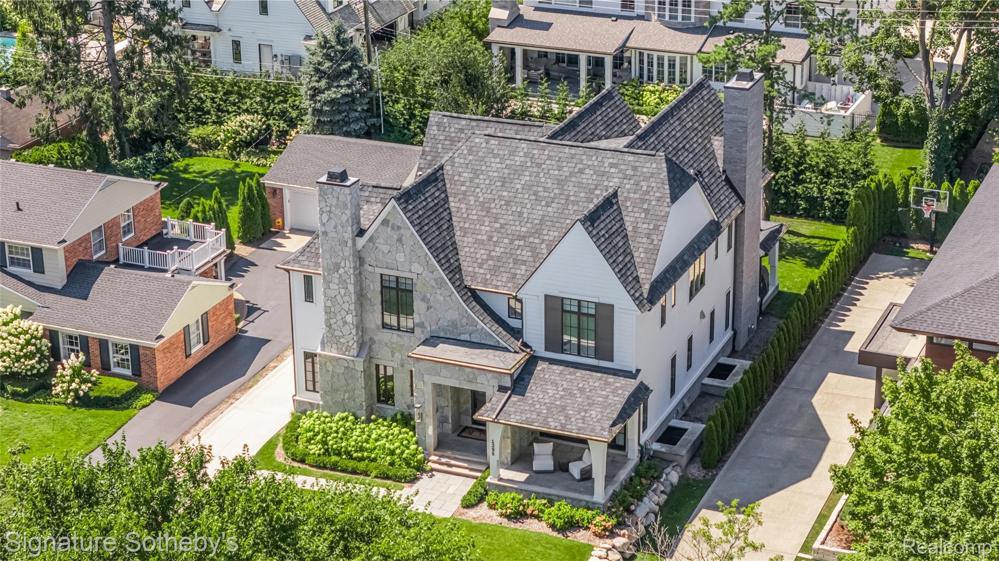 1295 Lakeside Drive